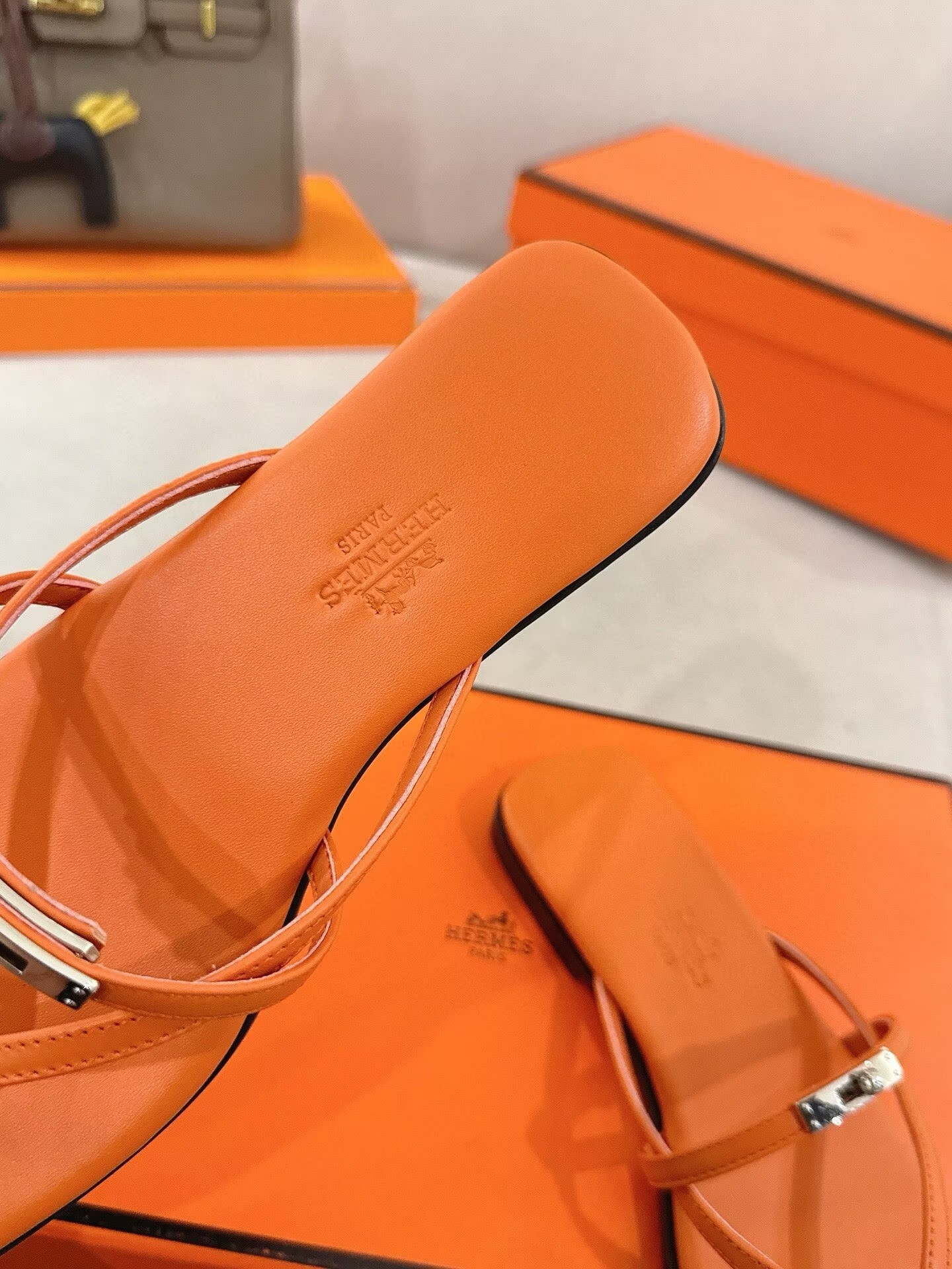 ua H**me5 miss sandals