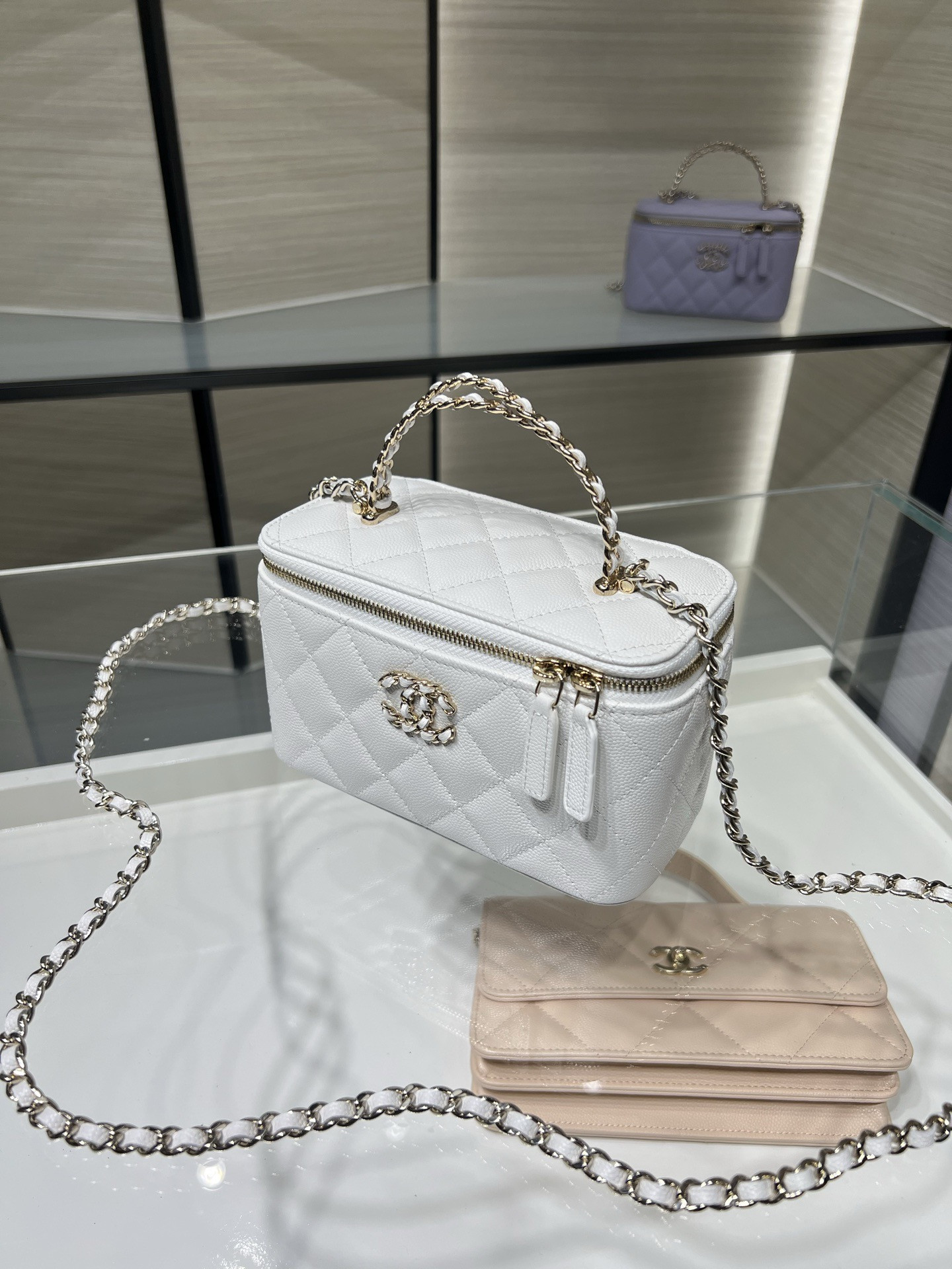 Ch**el vanity with chain ap5182 9.5x17x8cm