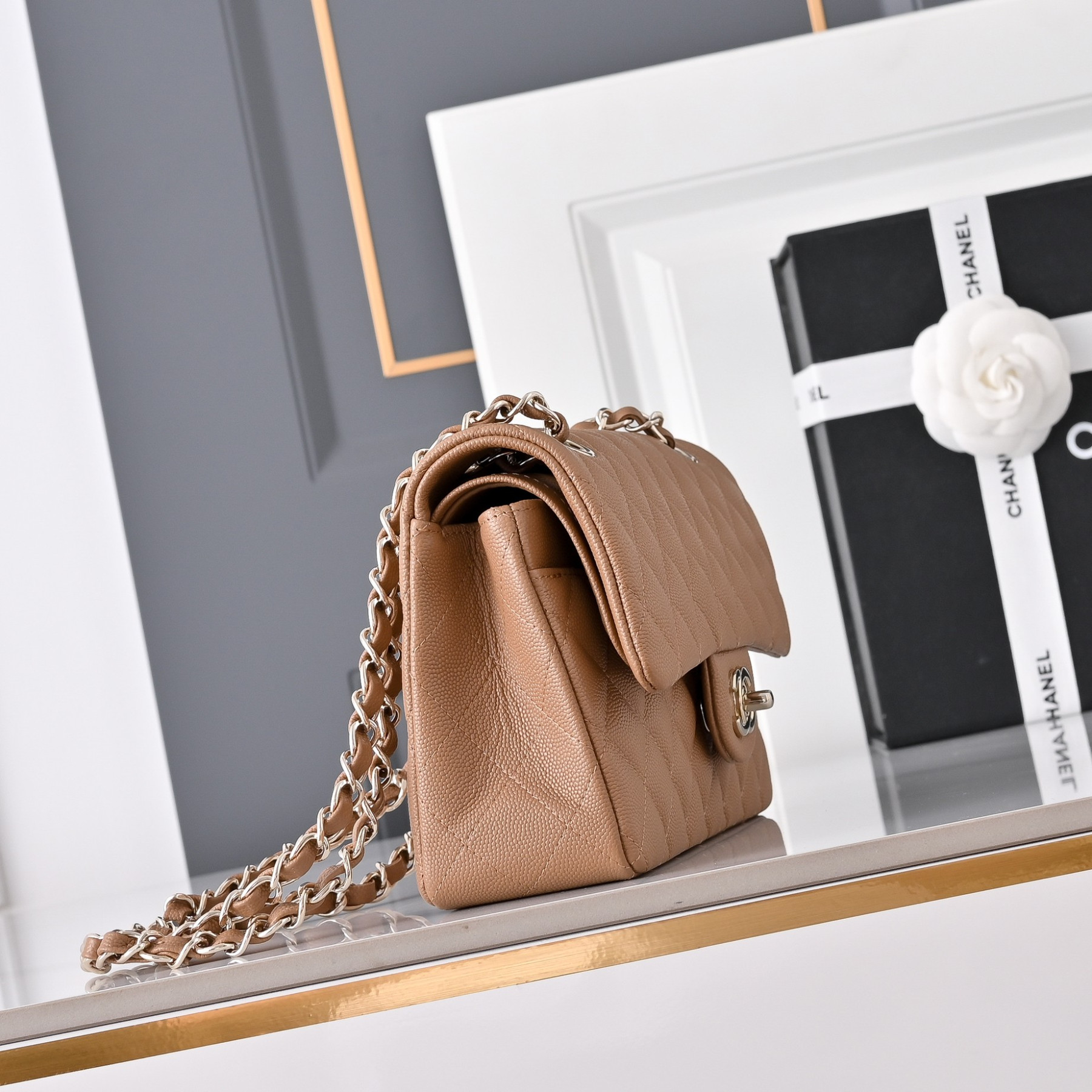 Ch**el classic flap handbag caramel with light gold hardware and caviar leather a01113 23x14.5x6cm