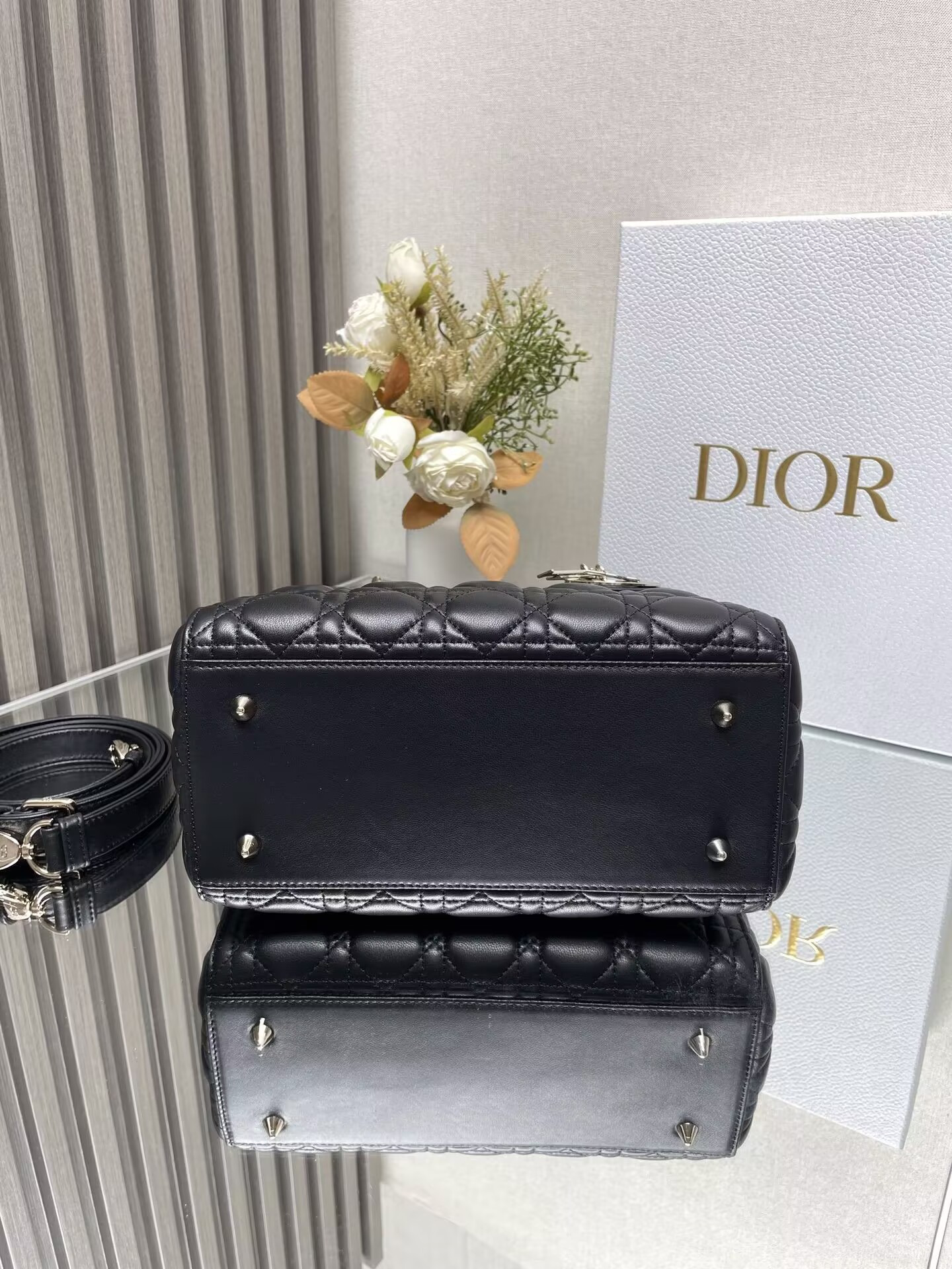 Medium Lady D10r Bag 24 x 20 x 12 cm