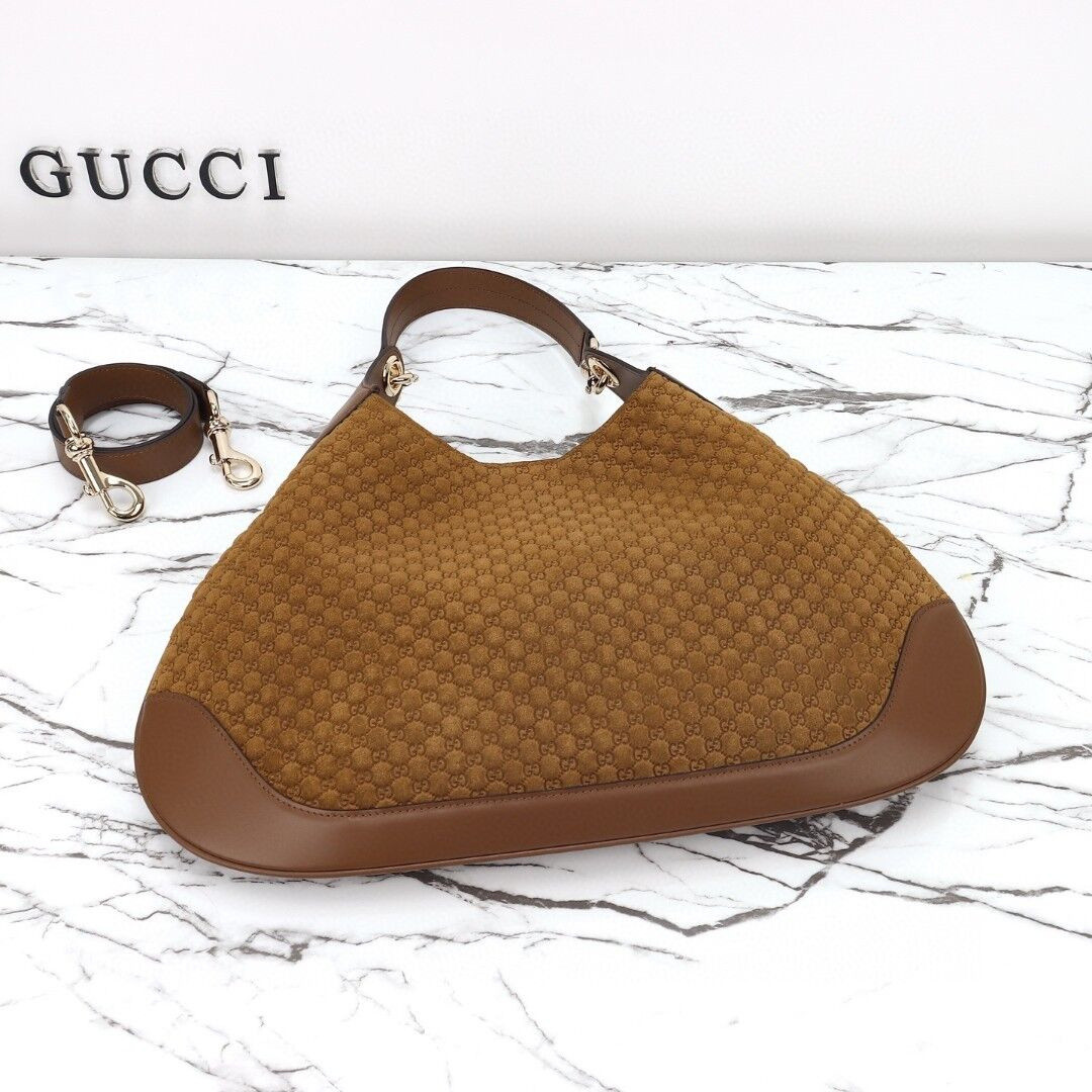 Gvc*1 B Shoulder Bag 42x 36x 2cm