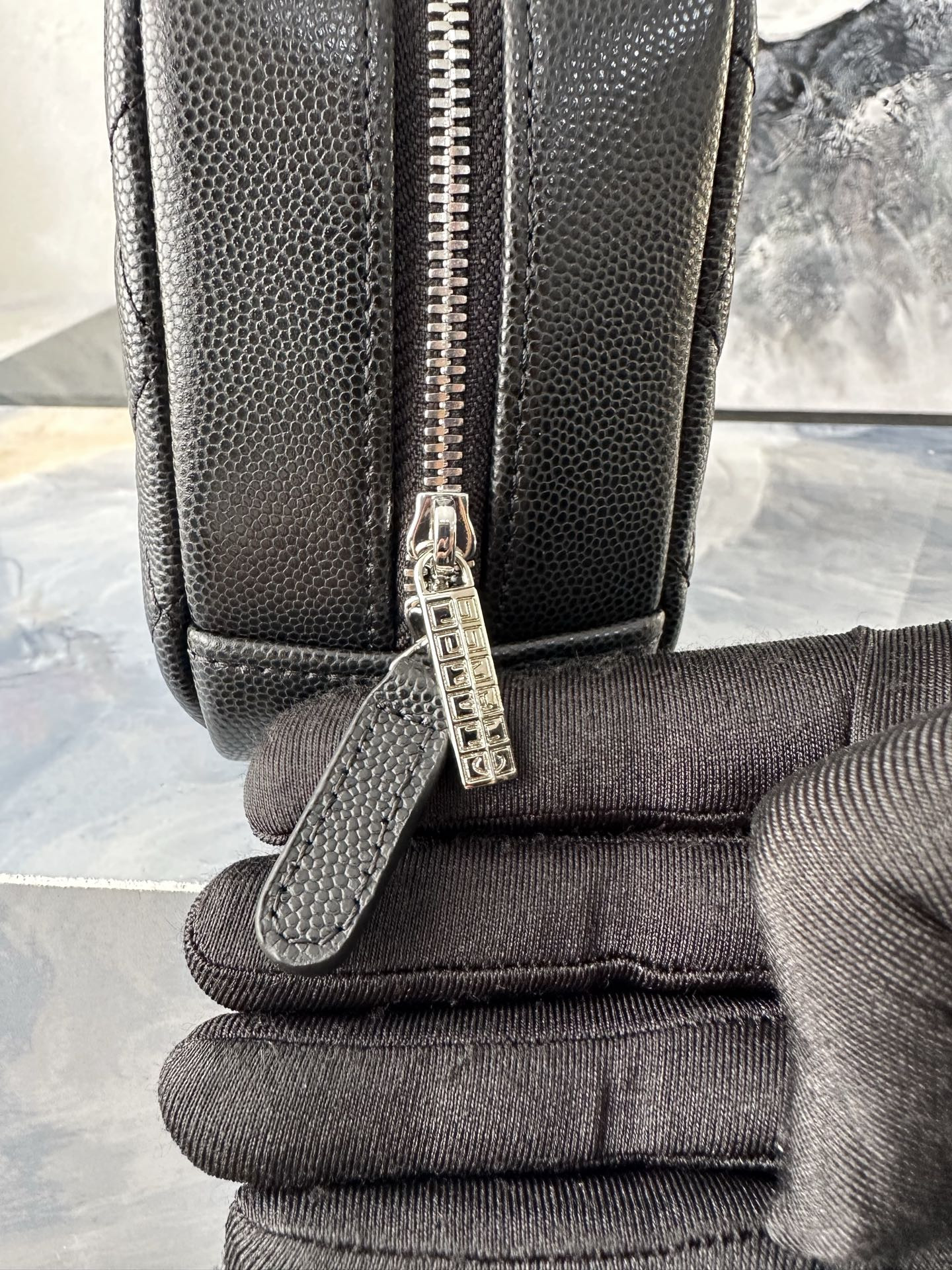 Ch**el quilted cosmetic bag silver hardware a31102 18.5x6x11cm