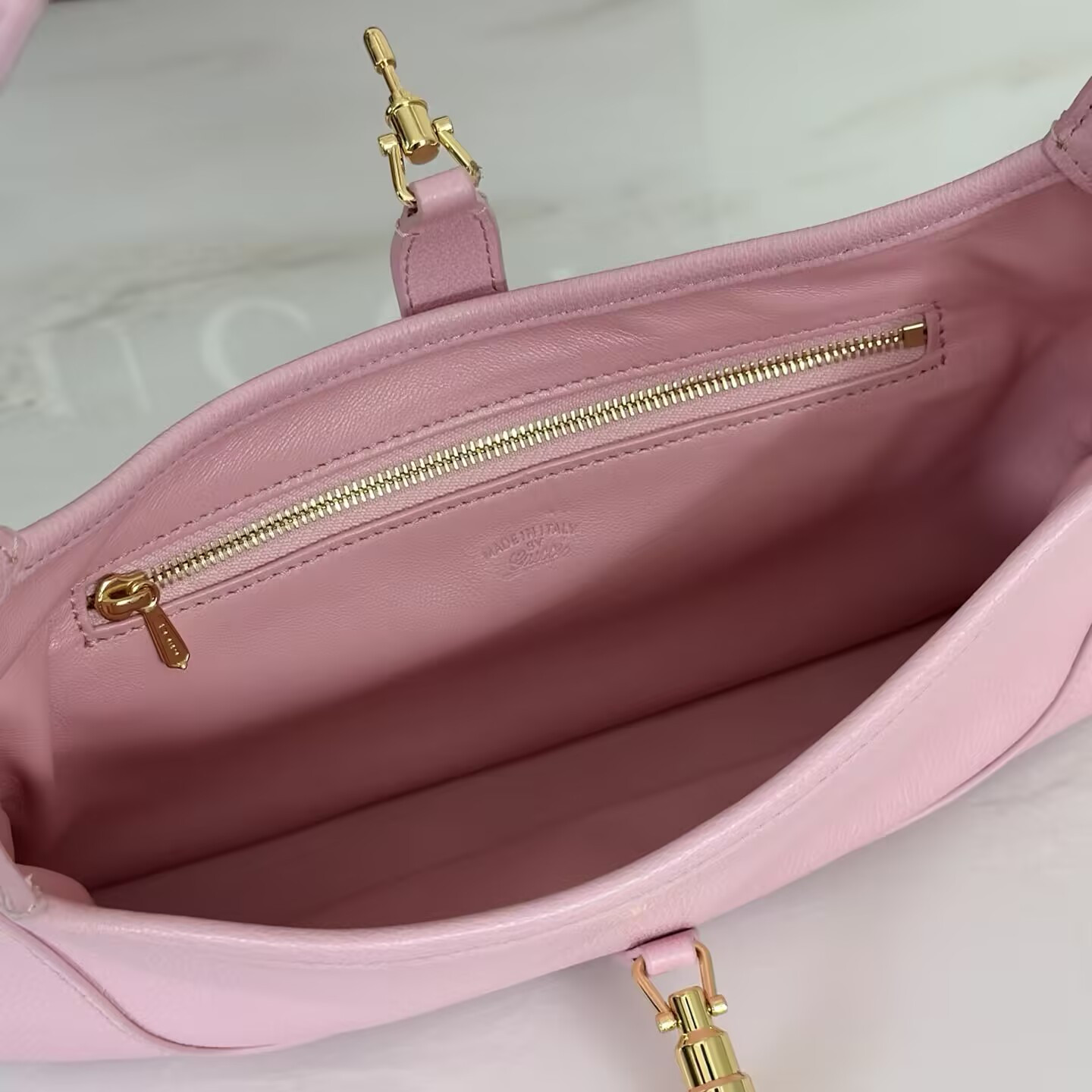 Gvc*1 jackie slim shoulder bag 27x13x3.5cm