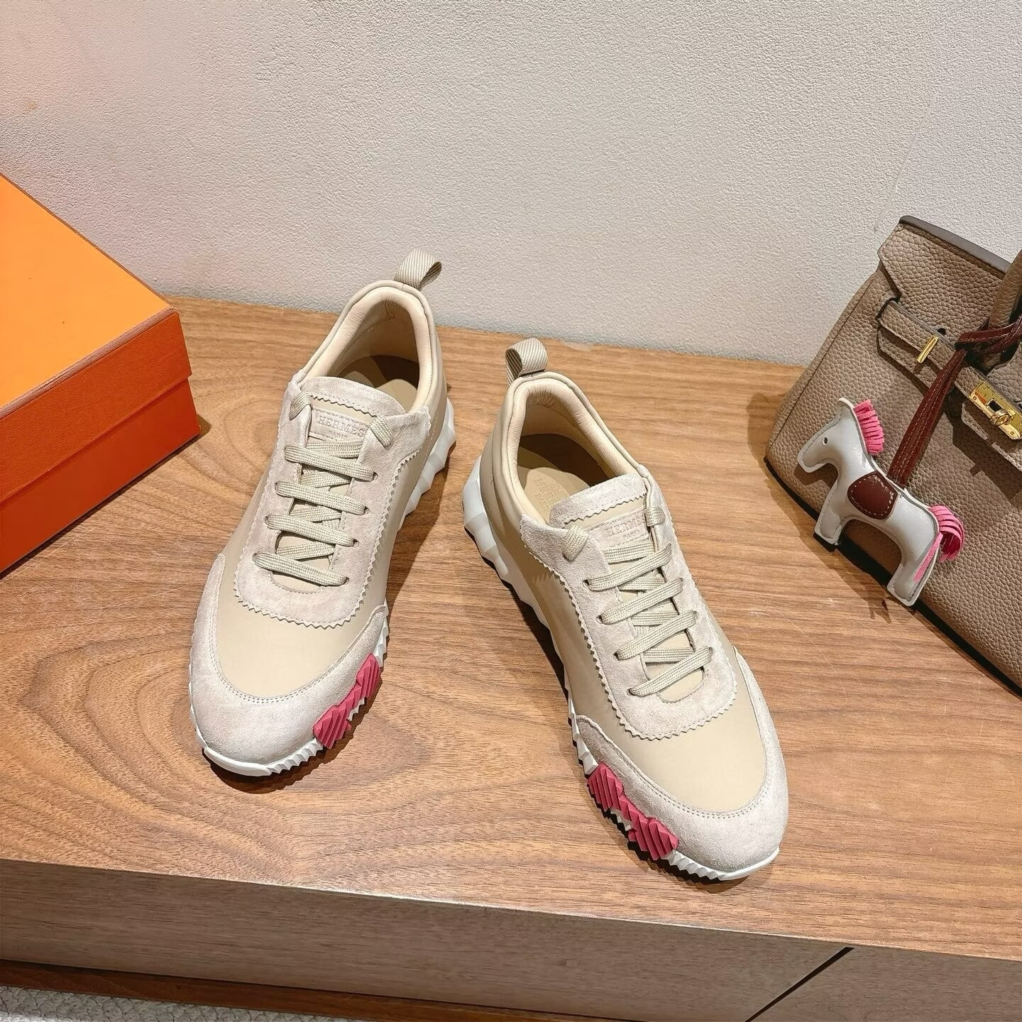 ua H**me5 bouncing sneaker