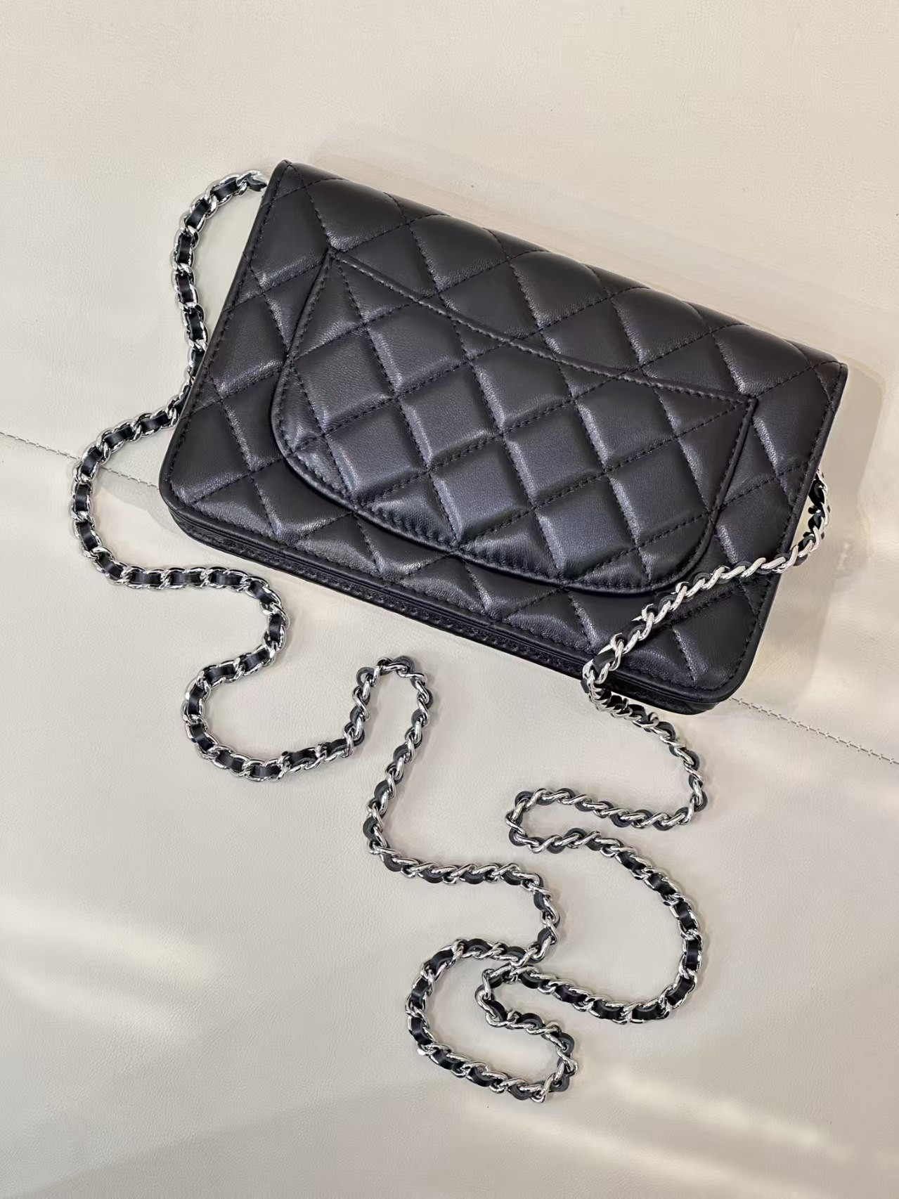 Ch**el WOC CLASSIC WALLET ON CHAIN 13x19cm