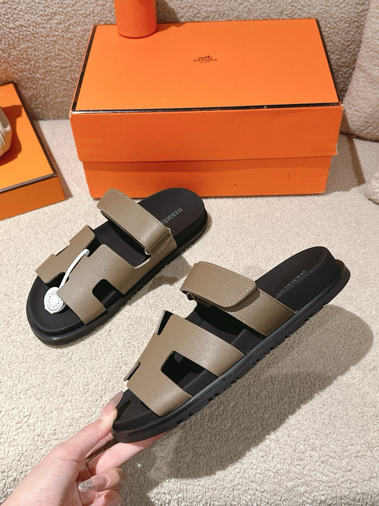 UA H**me5 Chypre sandal