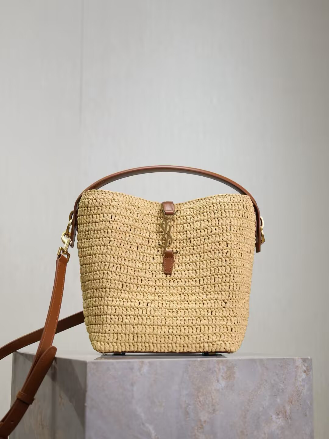Y51 le 37 (raffia) 17x20x13cm