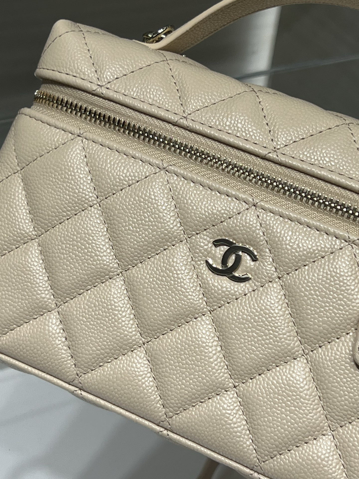 Ch**el classic vanity with chain handbag ap4385 17x19.5x5cm
