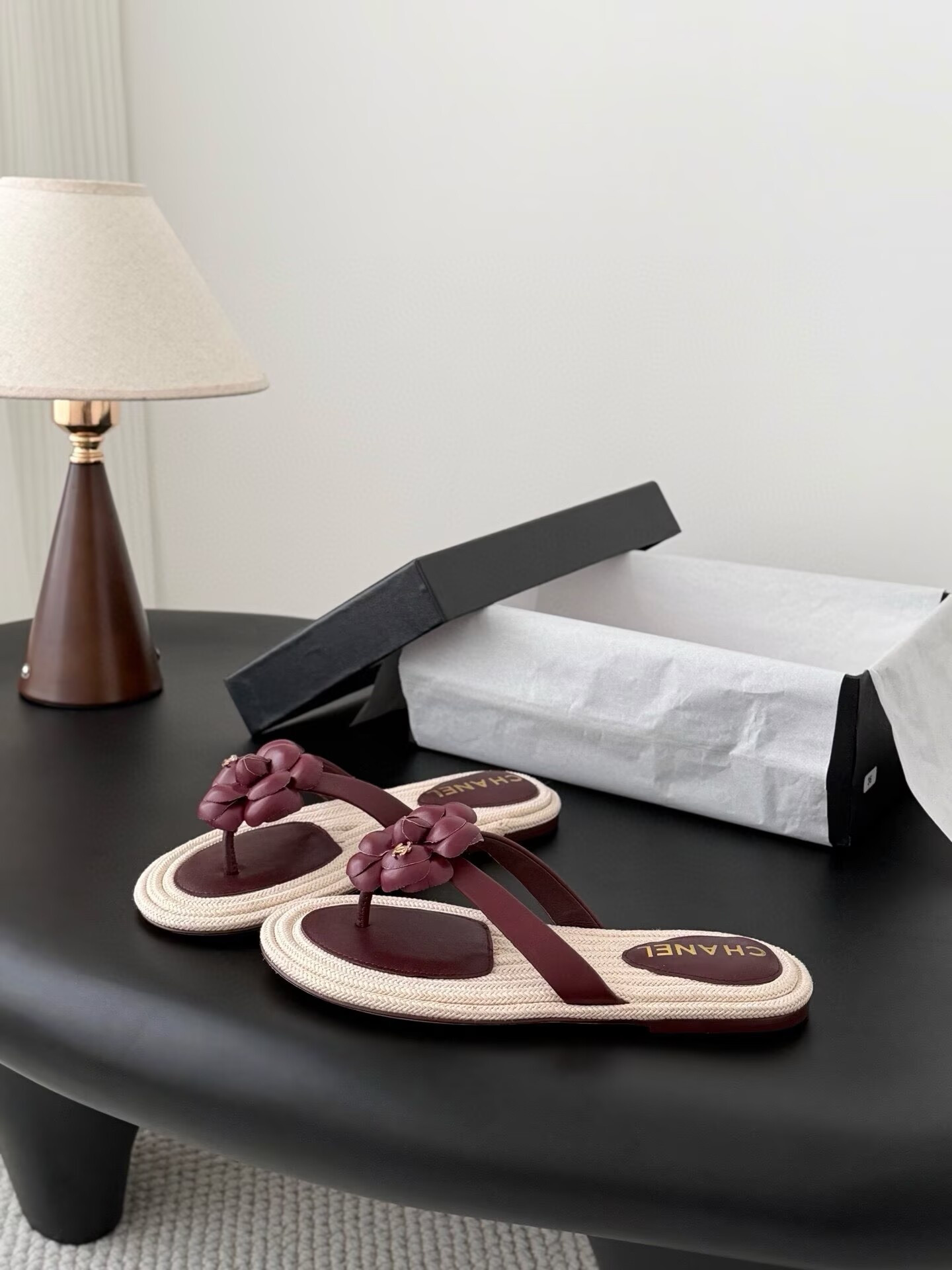ua Ch**el thongs slides