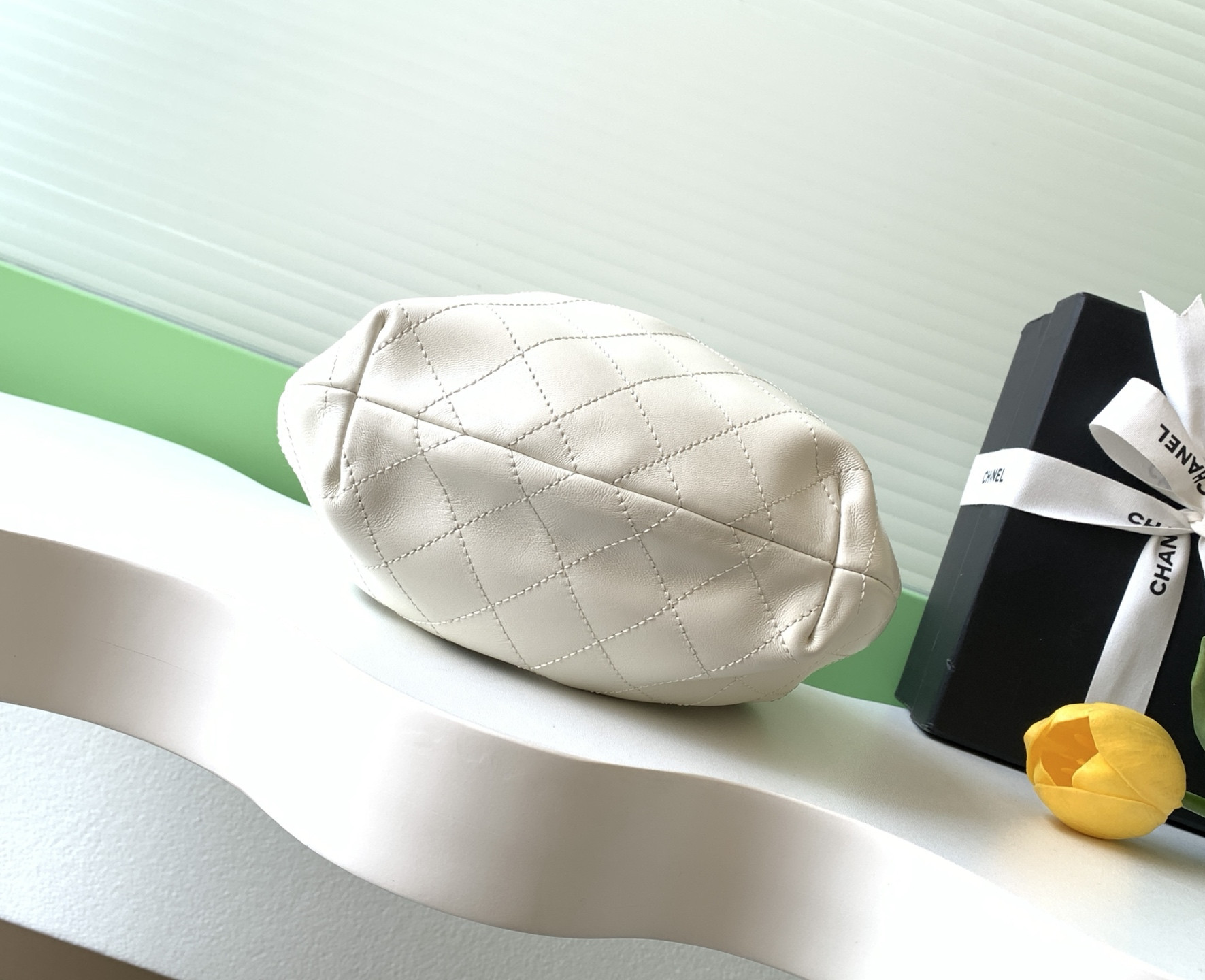 Ch**el pouch as6022 16x26(included handle height)x4.5cm