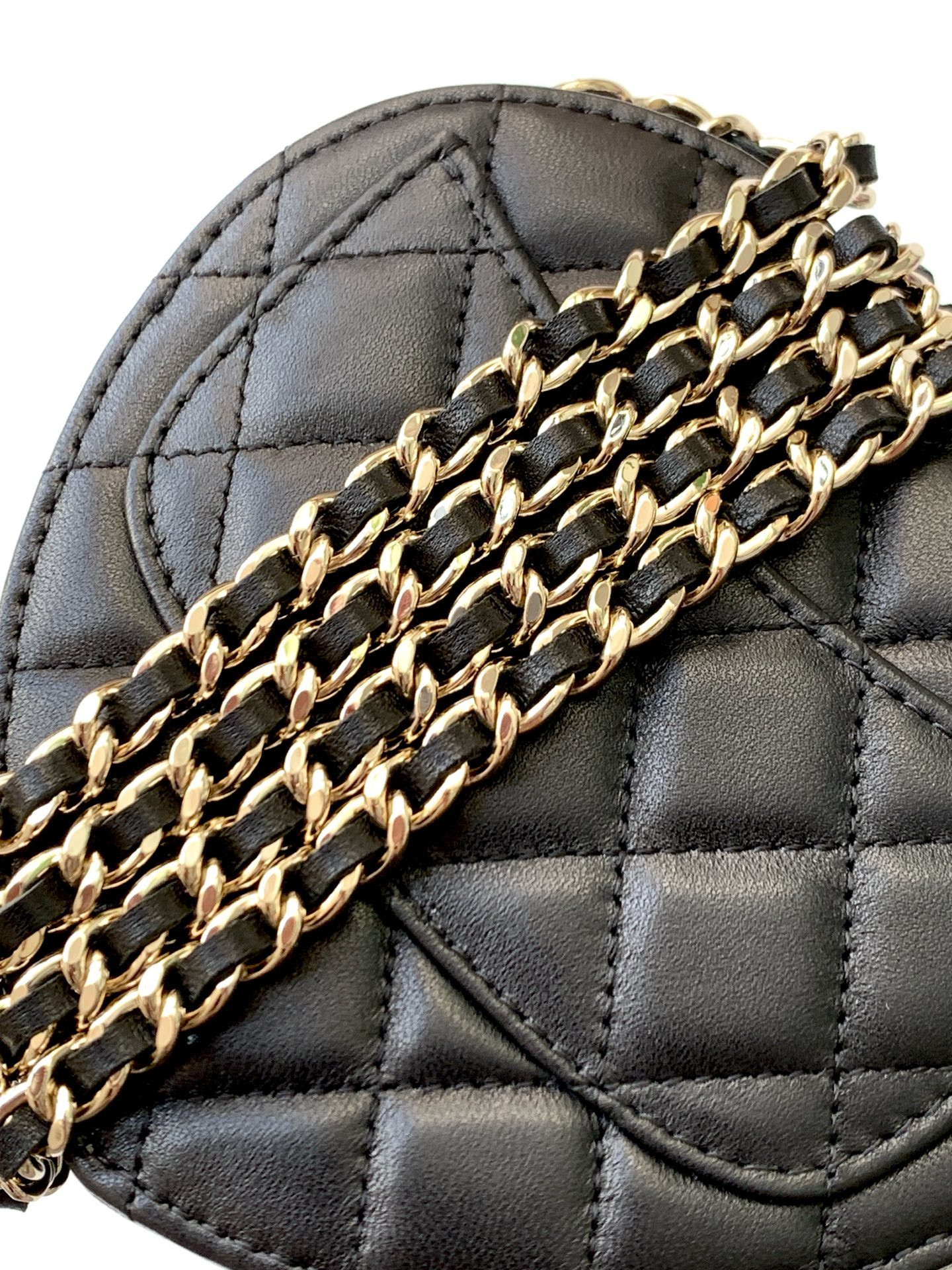 Ch**el mini 22s heart clutch with chain 12x13x5.5cm