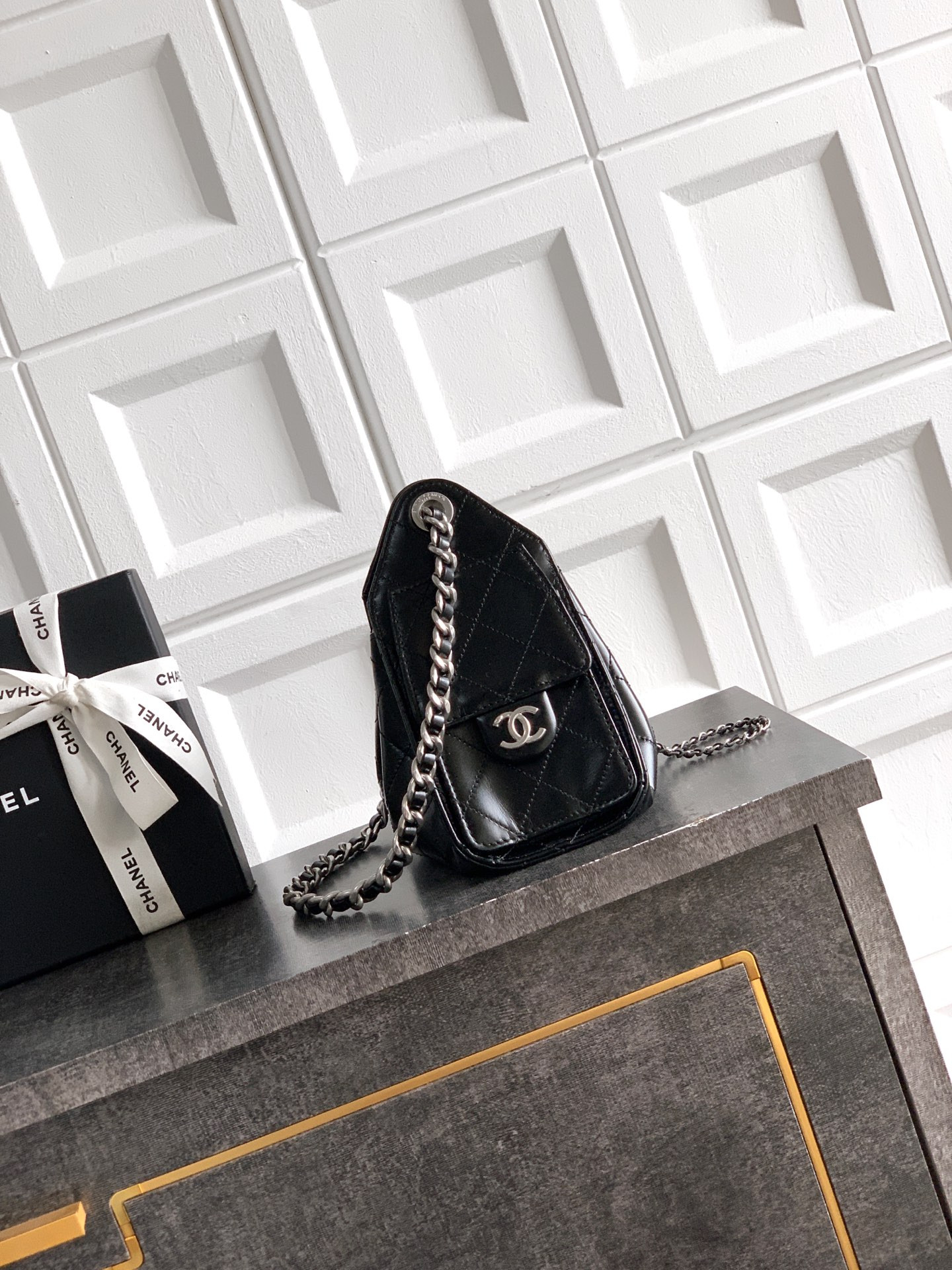 Ch**el 25c bucket bag oil wax leather 20x22x12.5cm