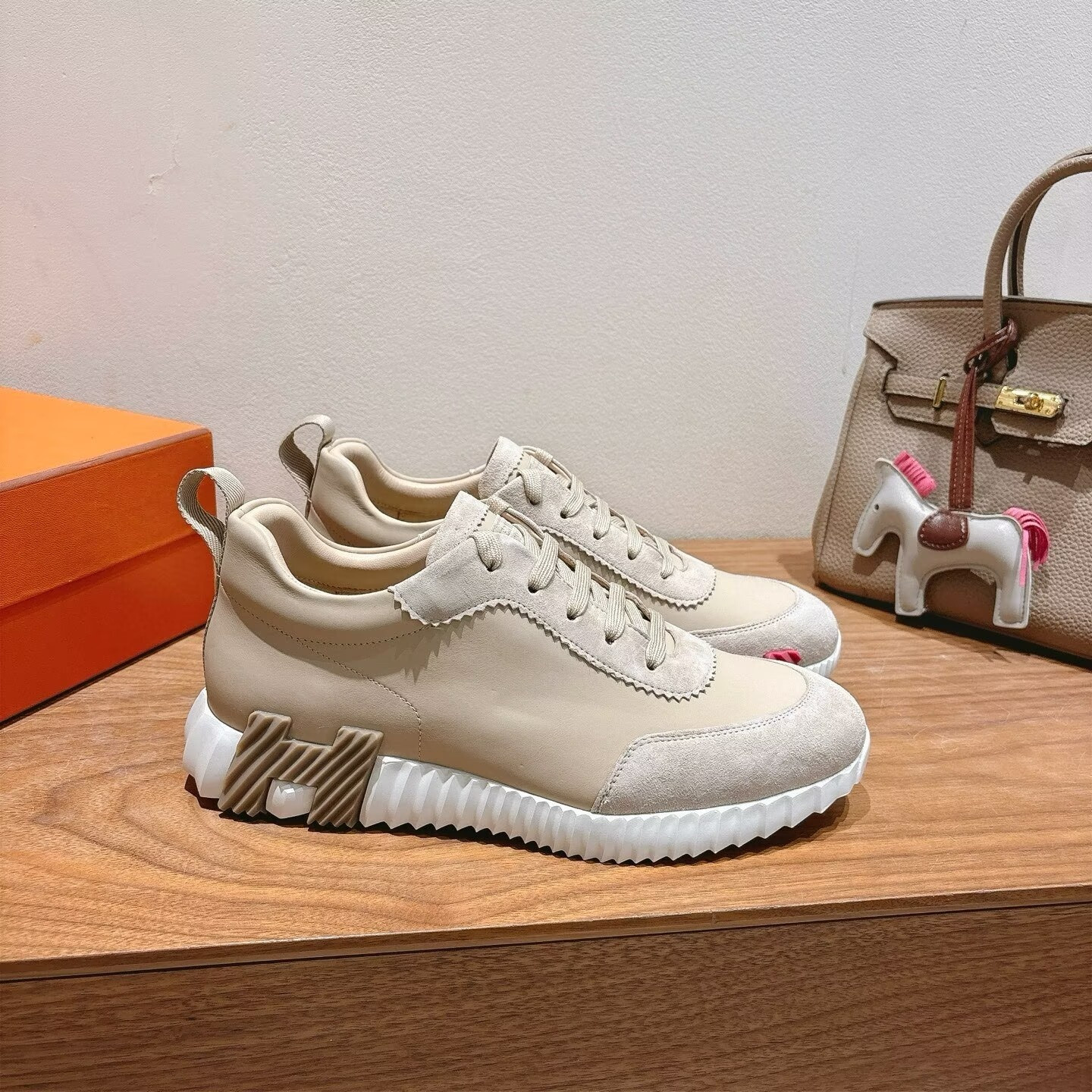 ua H**me5 bouncing sneaker