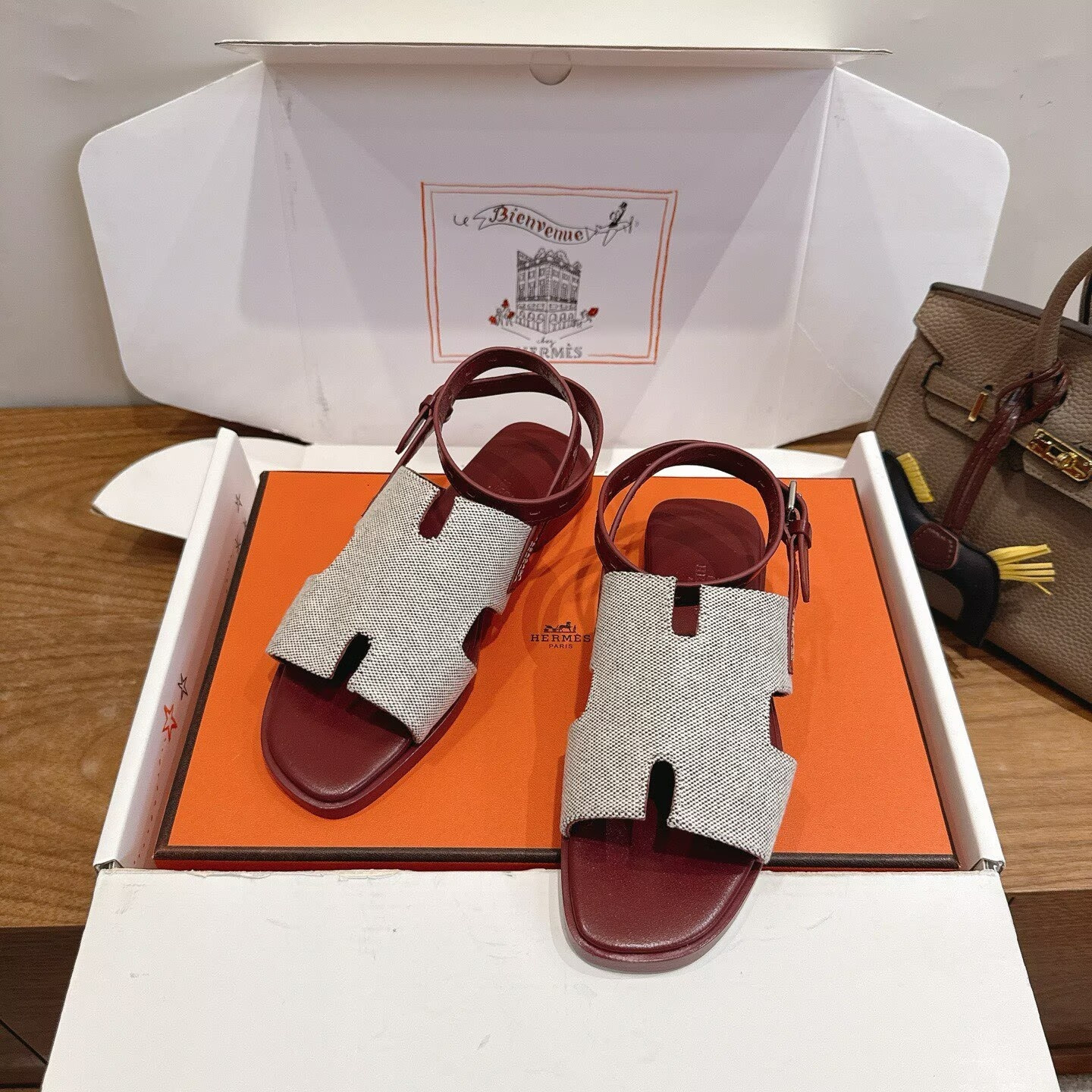 ua H**me5 maya sandal
