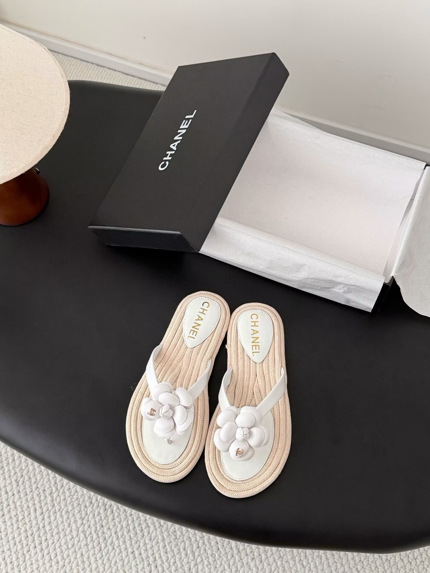 ua Ch**el thongs slides