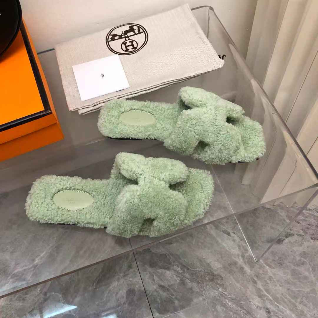 UA H**me5 Oran sandal