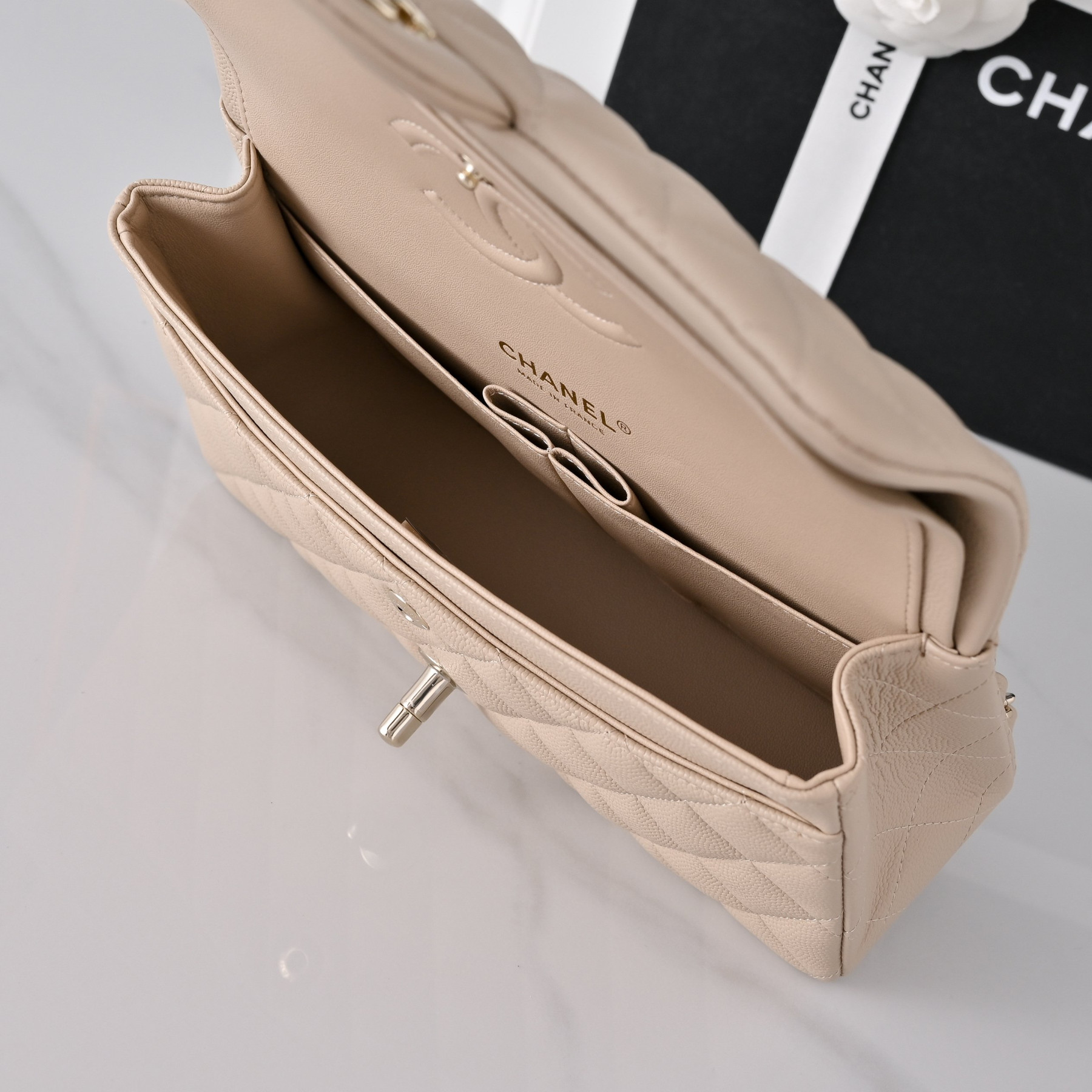 Ch**el classic flap handbag milky tea with light gold hardware and caviar leather a01113 23x14.5x6cm