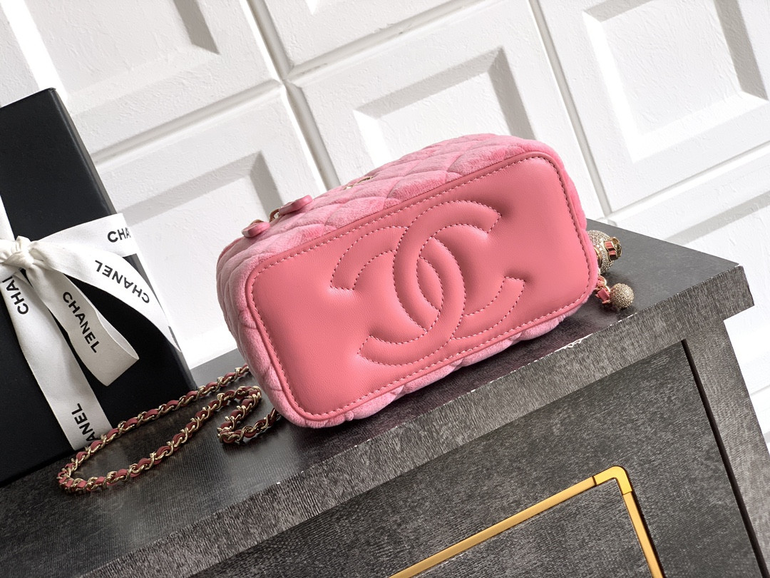 Ch**el vanity with chain 9.5x17x8cm