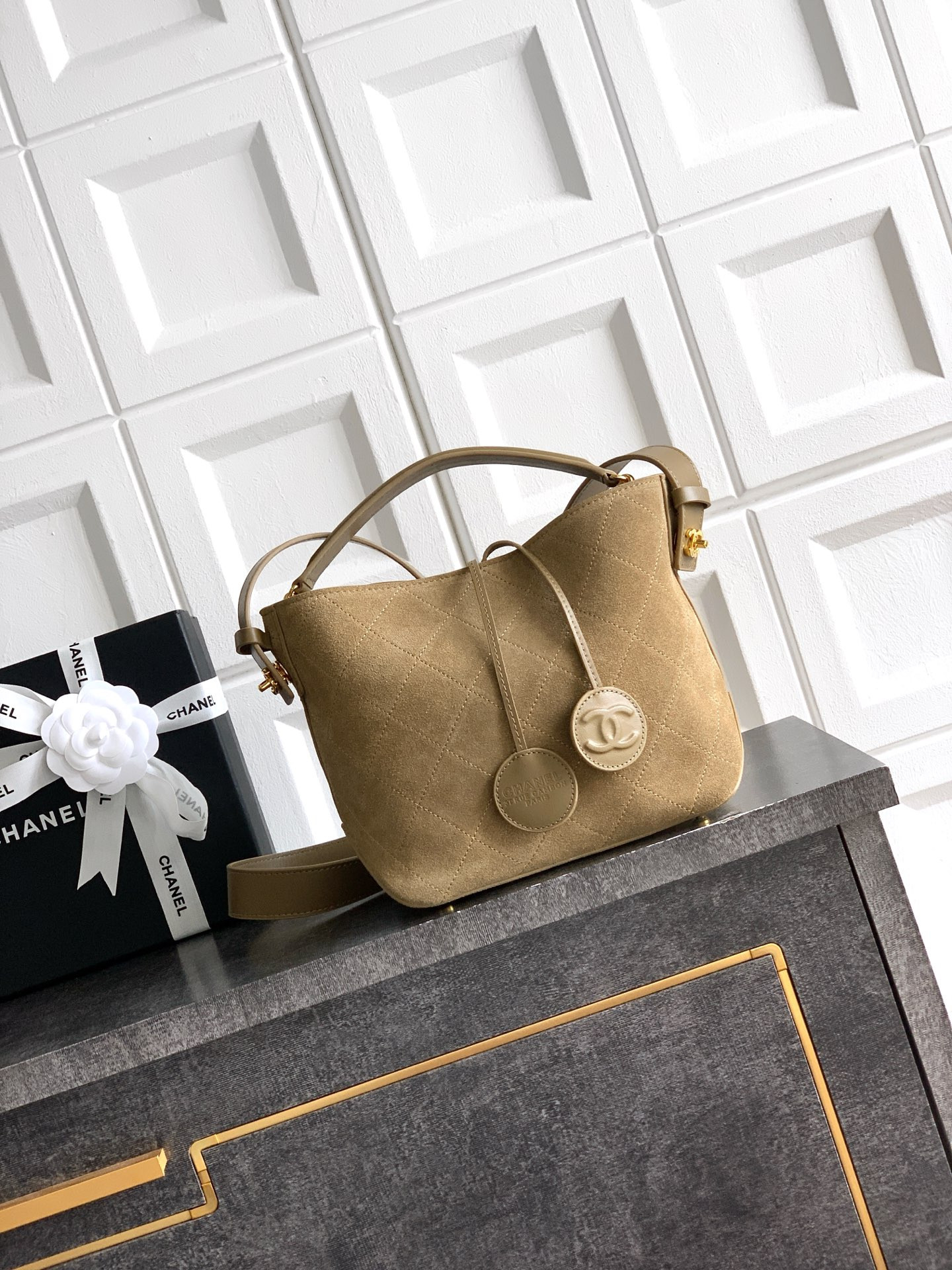 Ch**el bucket bag 20x11x18cm