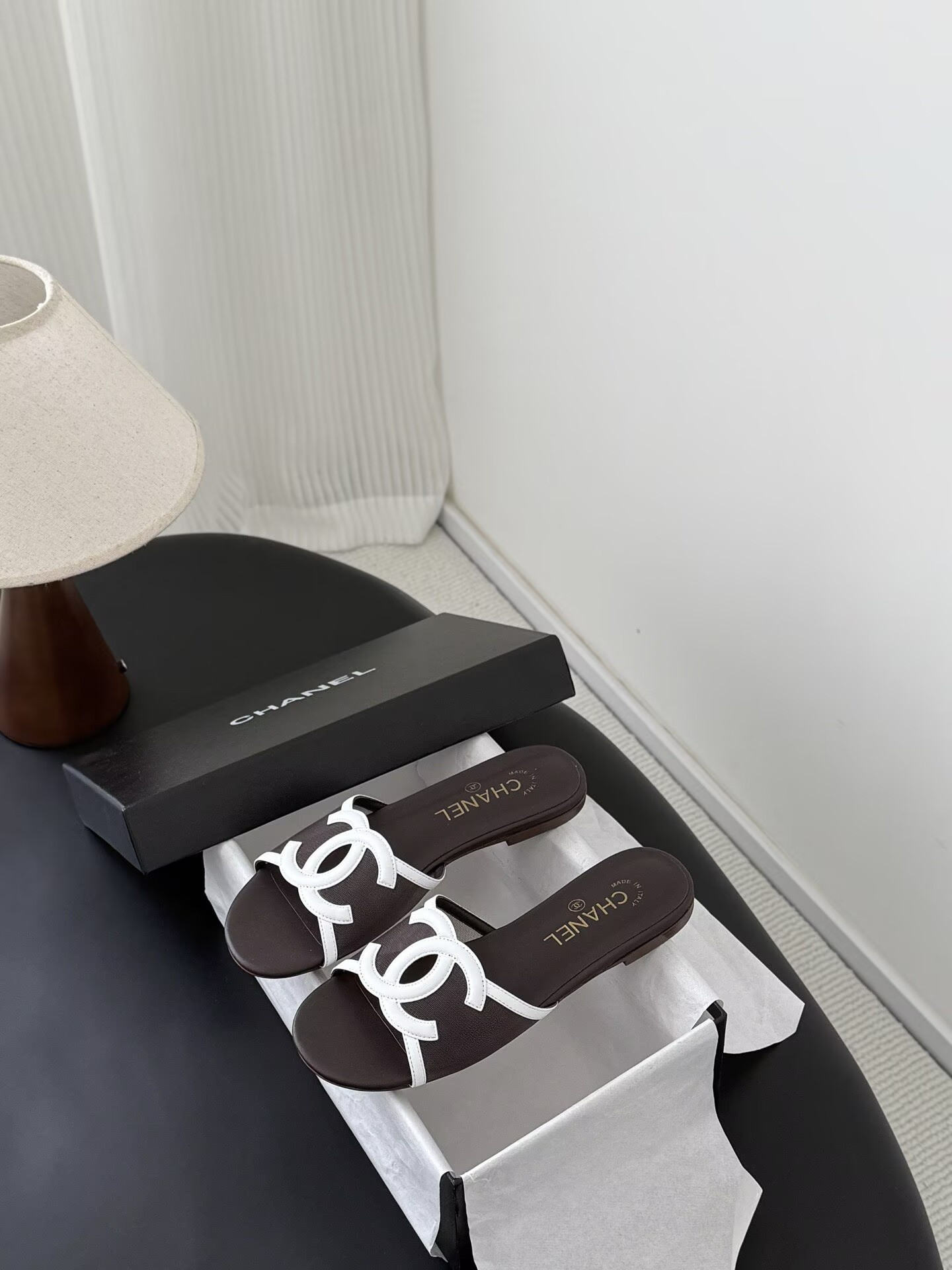ua Ch**el sandals