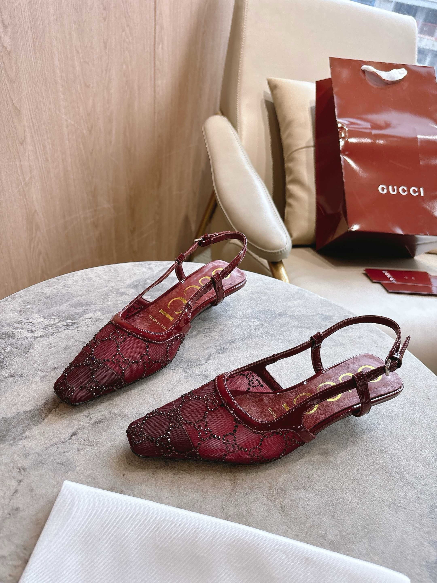 UA Gvc*1 GG Slingback