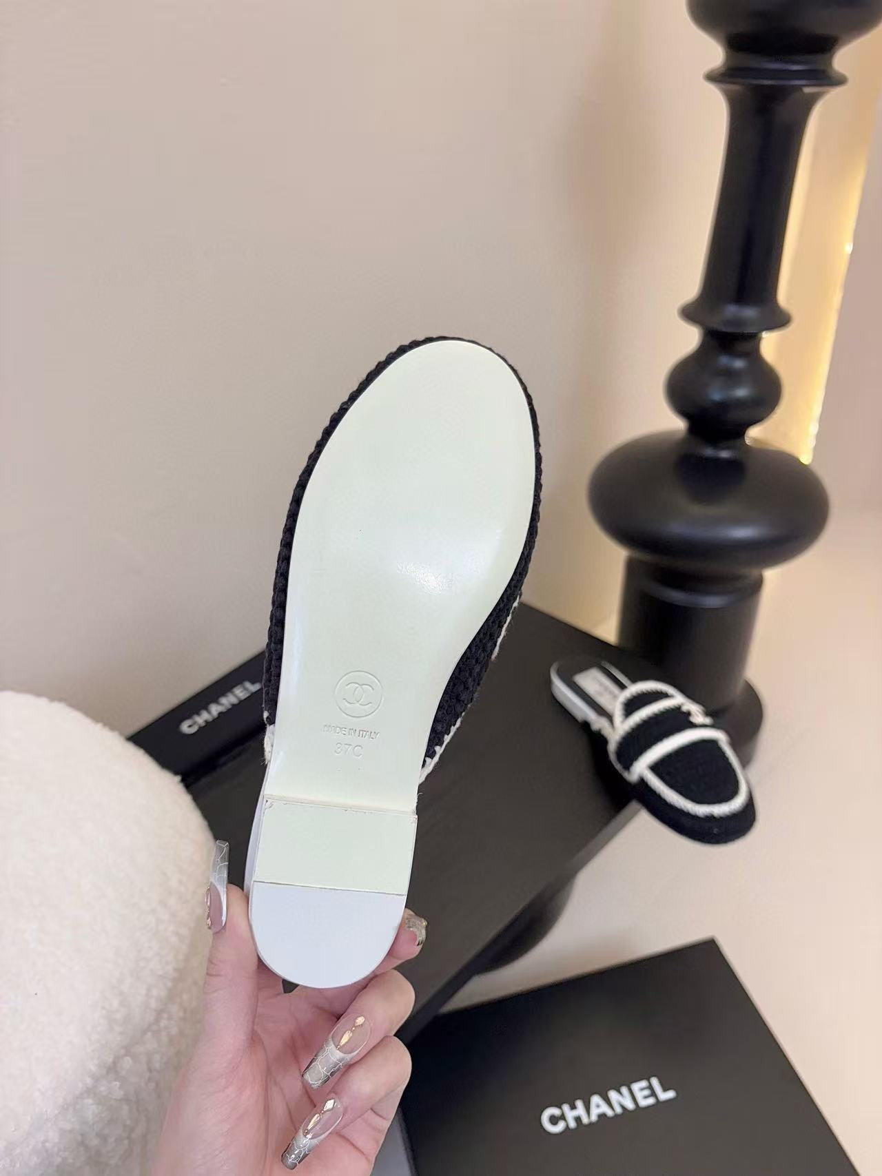 UA Ch**el Slides