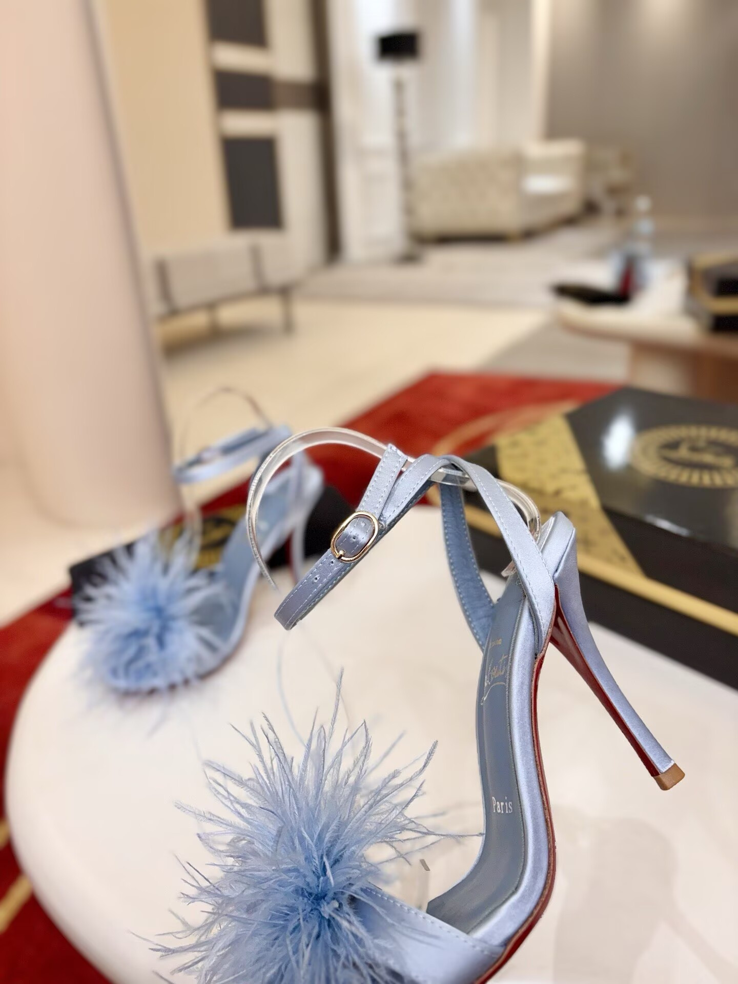 ua Chr1st1an louboutin patapompom sandals