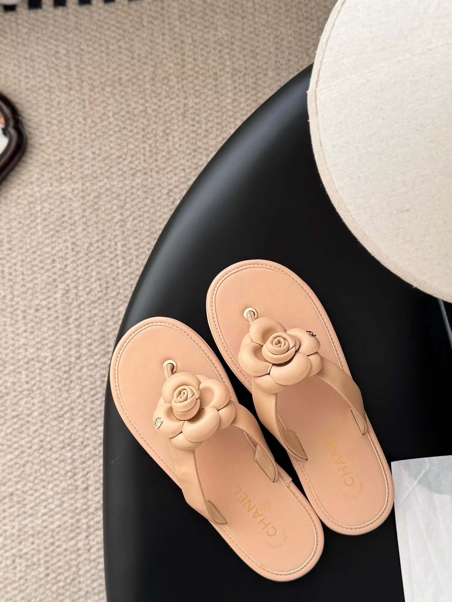ua Ch**el thongs slides