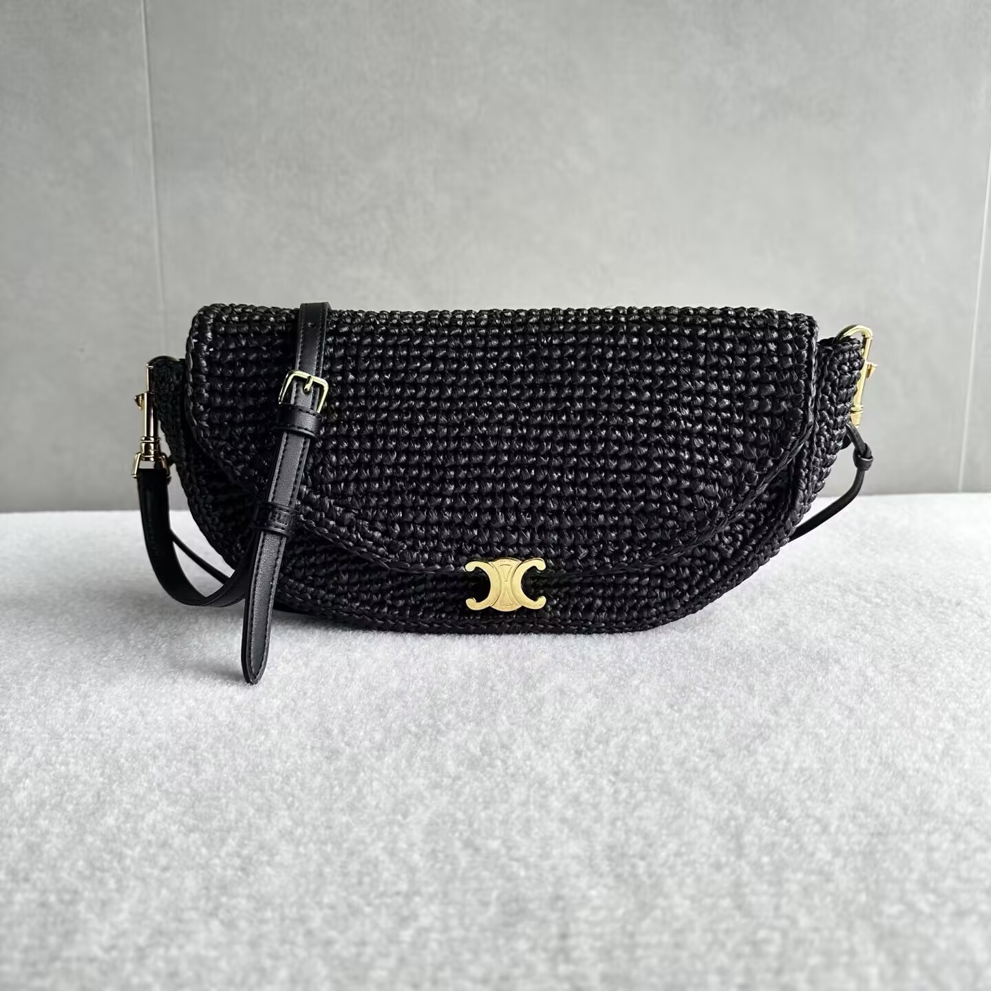 Ce1i*e little halfmoon soft triomphe in raffia 28.5x6x14cm