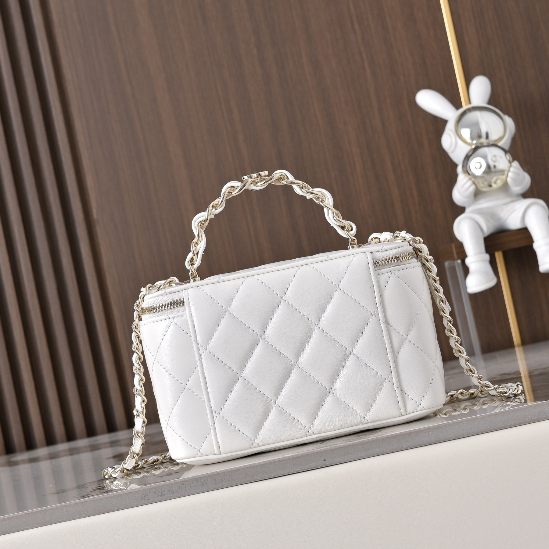 Ch**el vanity with chain 9.5x17x8cm