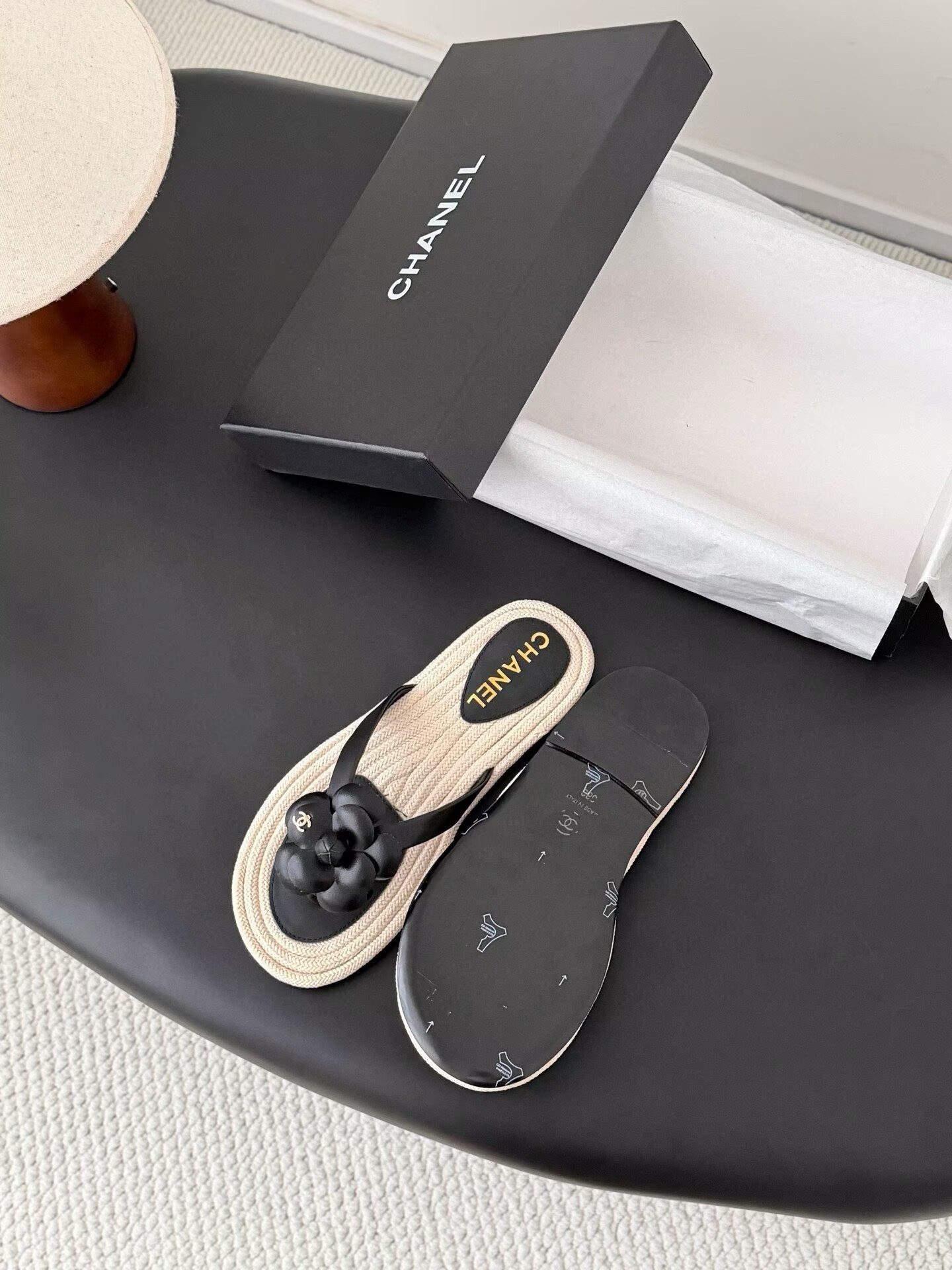 ua Ch**el thongs slides