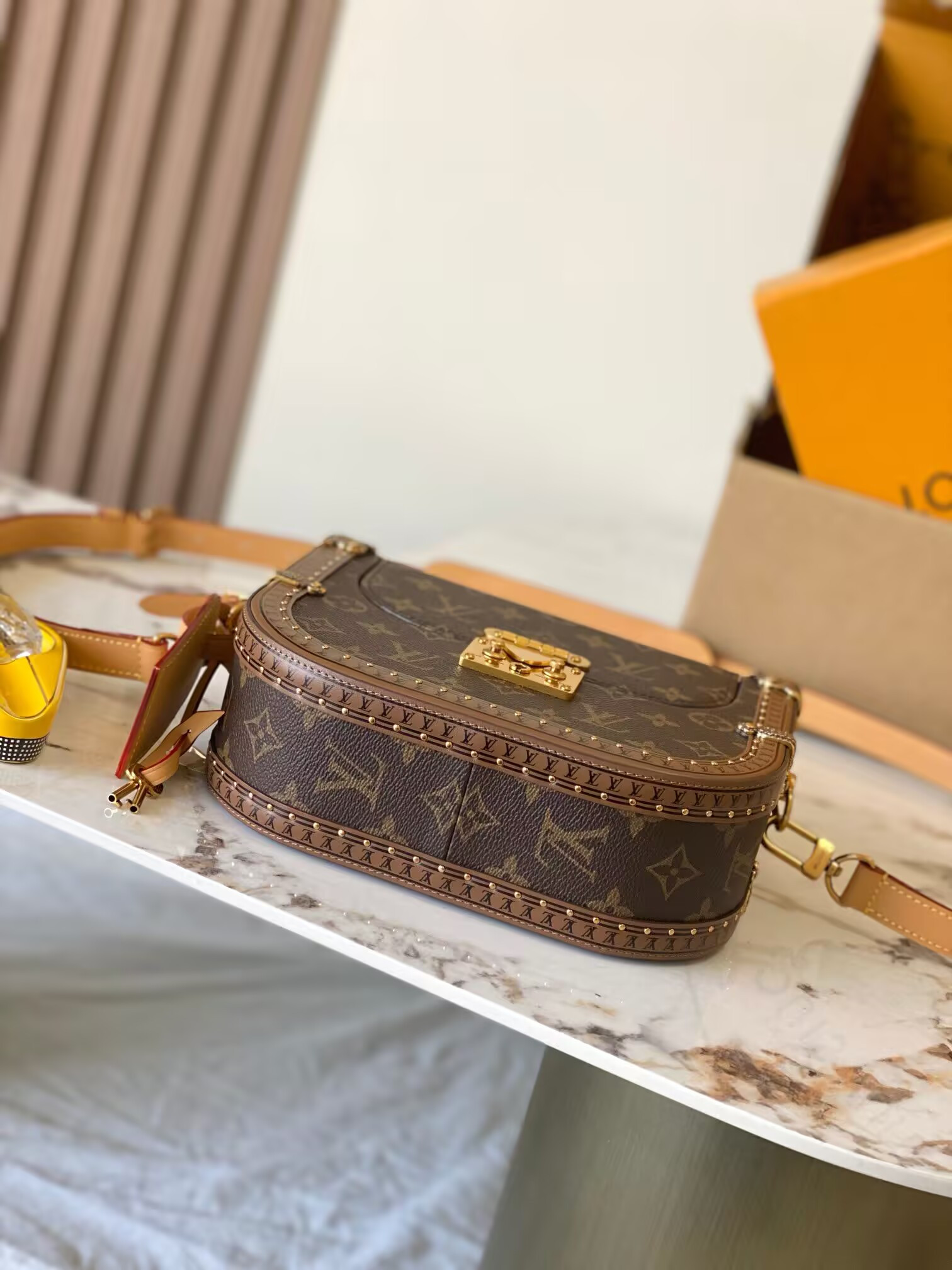 LV MONTSOURIS TRUNK Portable Hard Case M15166 22x17x7cm