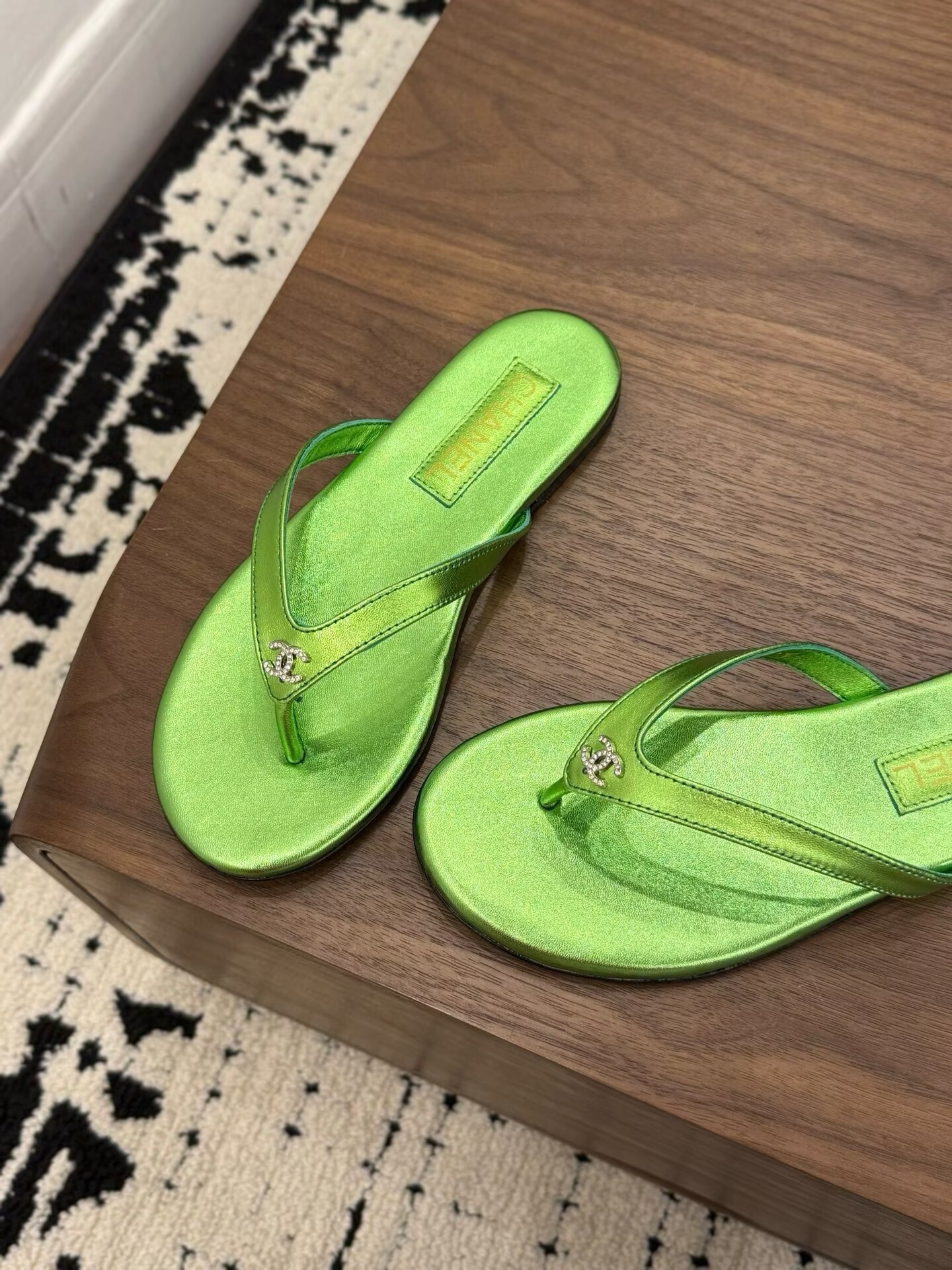 ua Ch**el slides