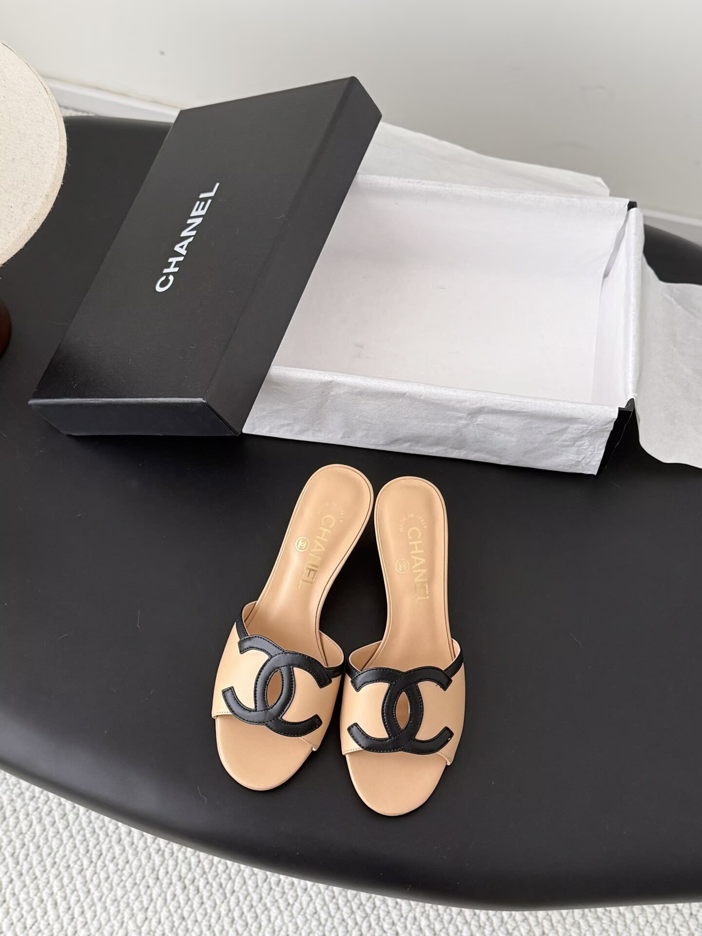 ua Ch**el sandals 4.5cm heel