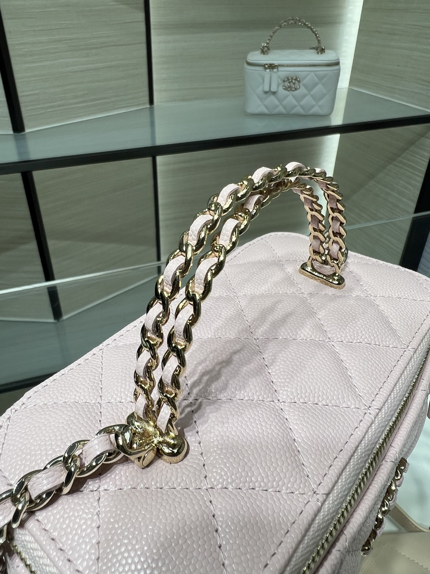 Ch**el vanity with chain ap5182 9.5x17x8cm
