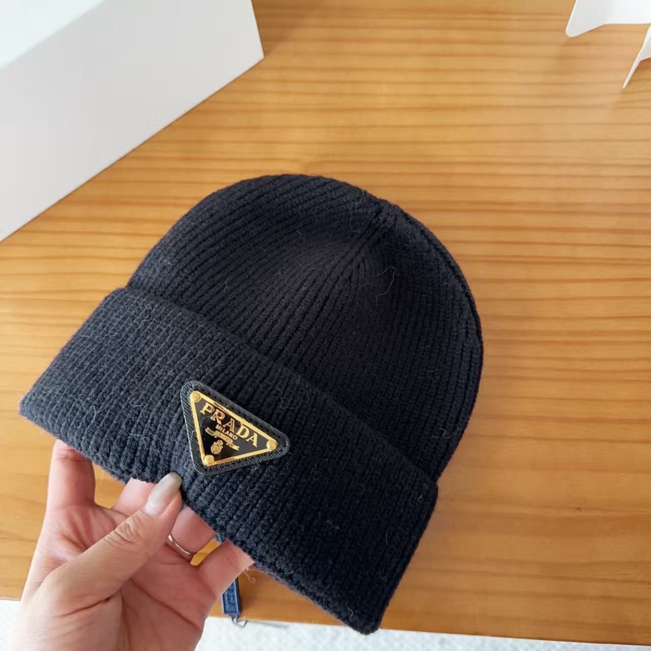 Pra*a knit hat