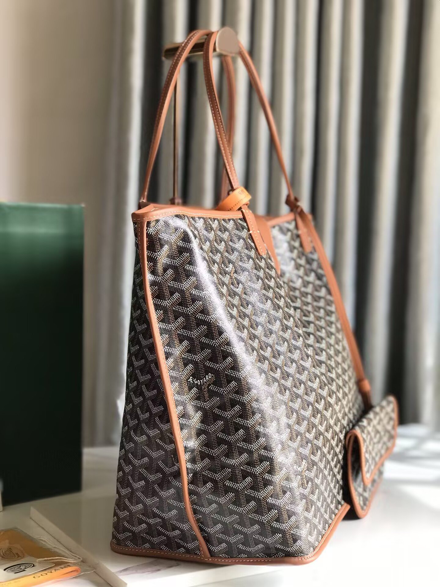 G09ard anjou gm bag 39x32x19cm