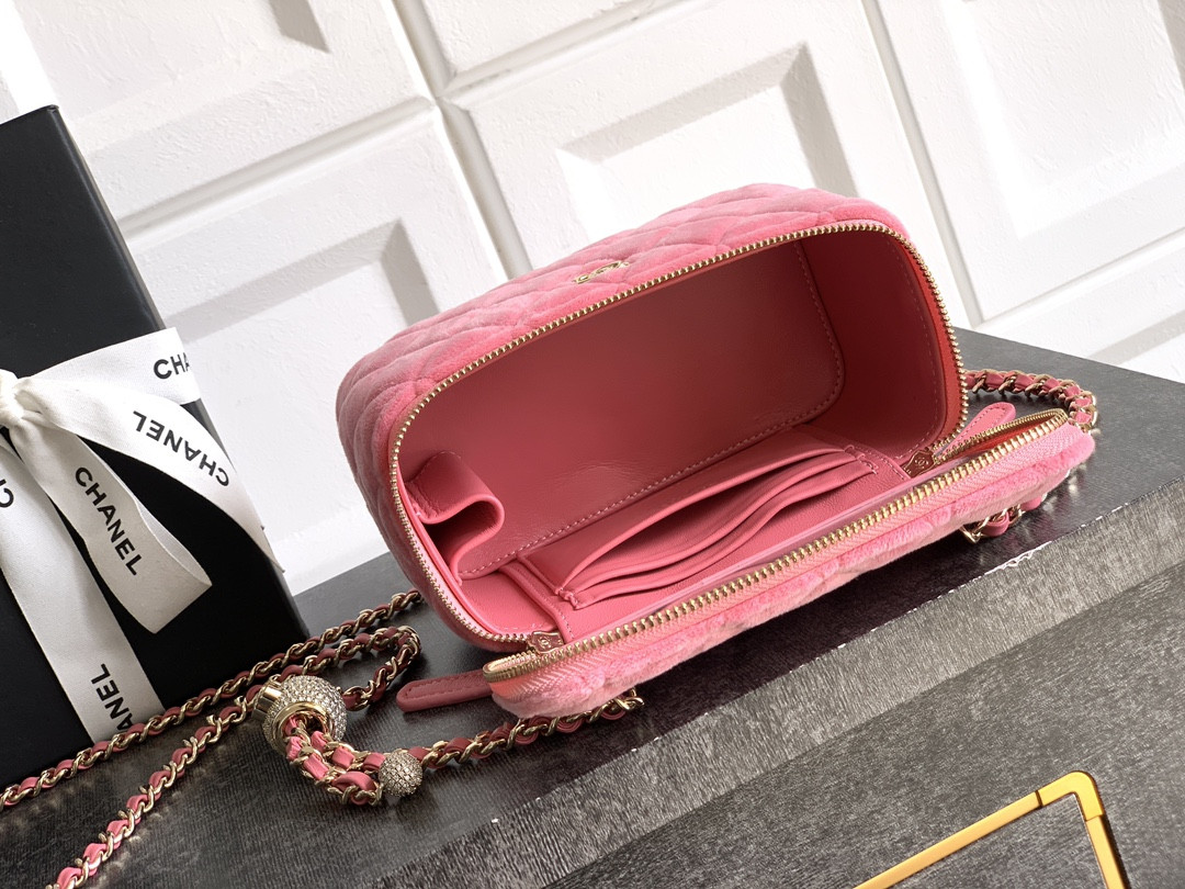 Ch**el vanity with chain 9.5x17x8cm