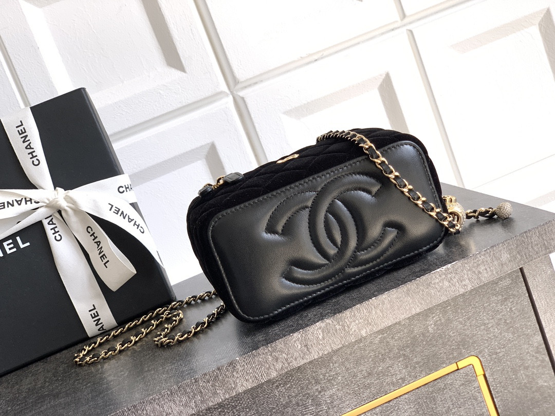 Ch**el vanity with chain 9.5x17x8cm