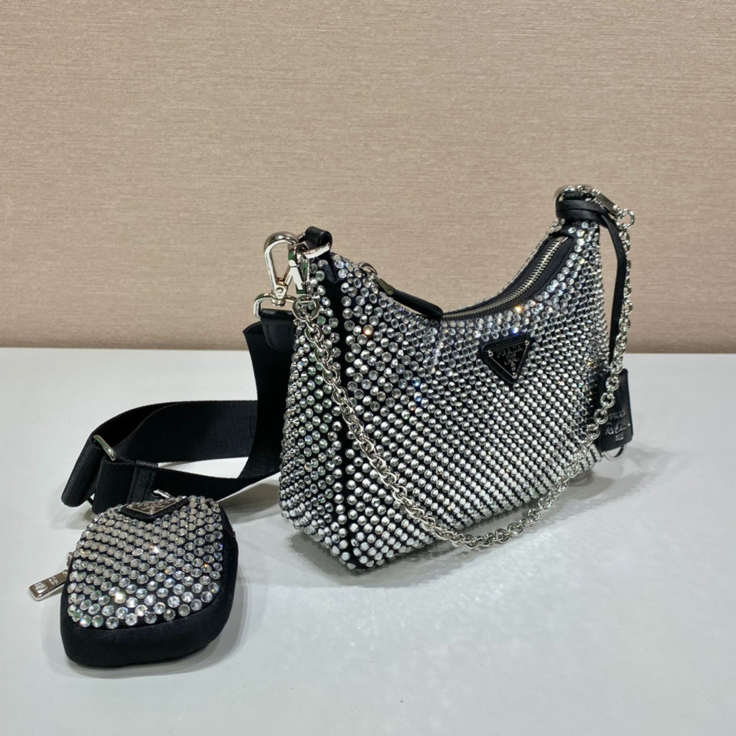Pra*a Re-Edition 2005 duchess bag 18x22x6cm