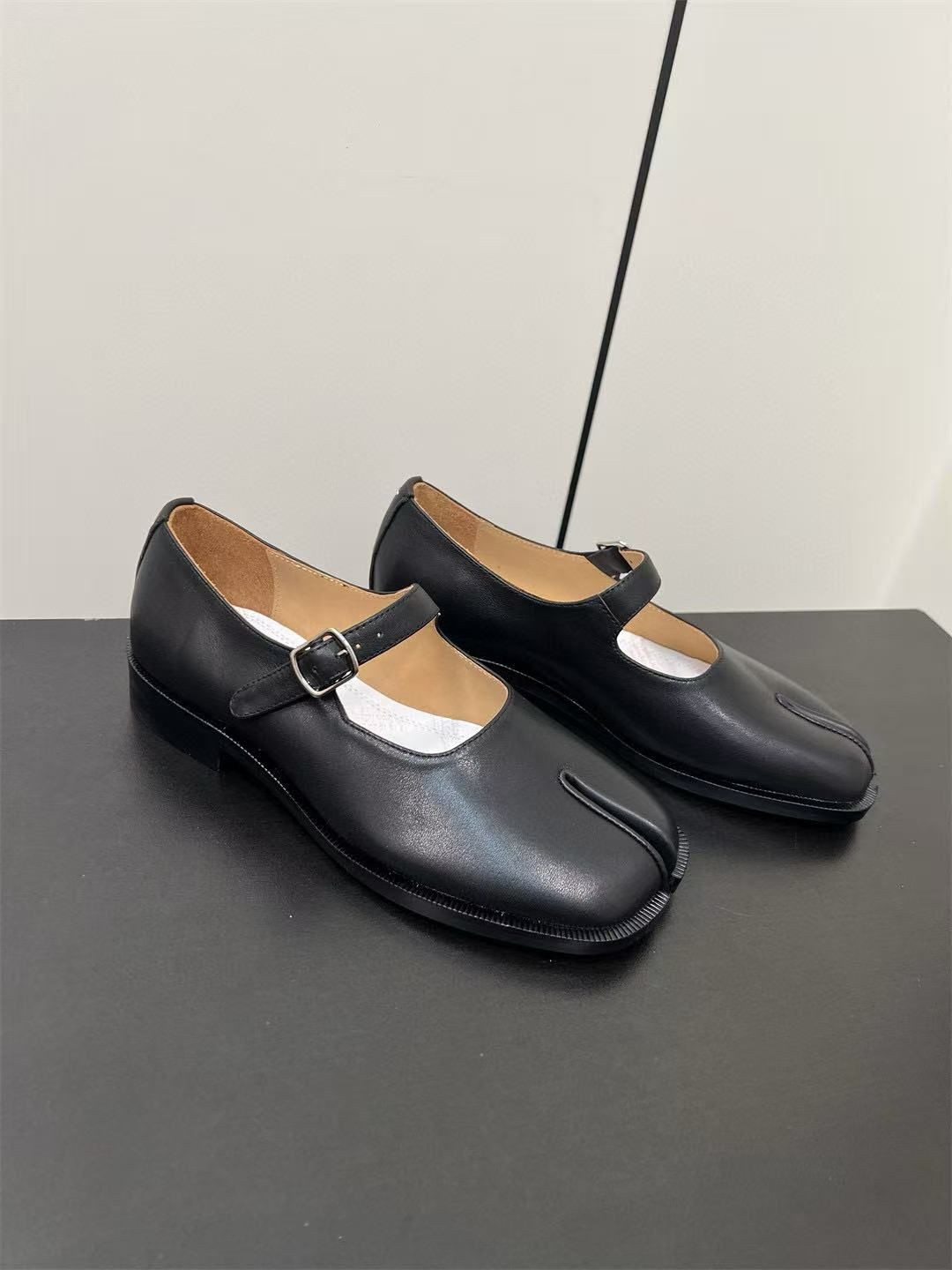 UA Ma1s0n Marg*e1a Mary Jane Shoes