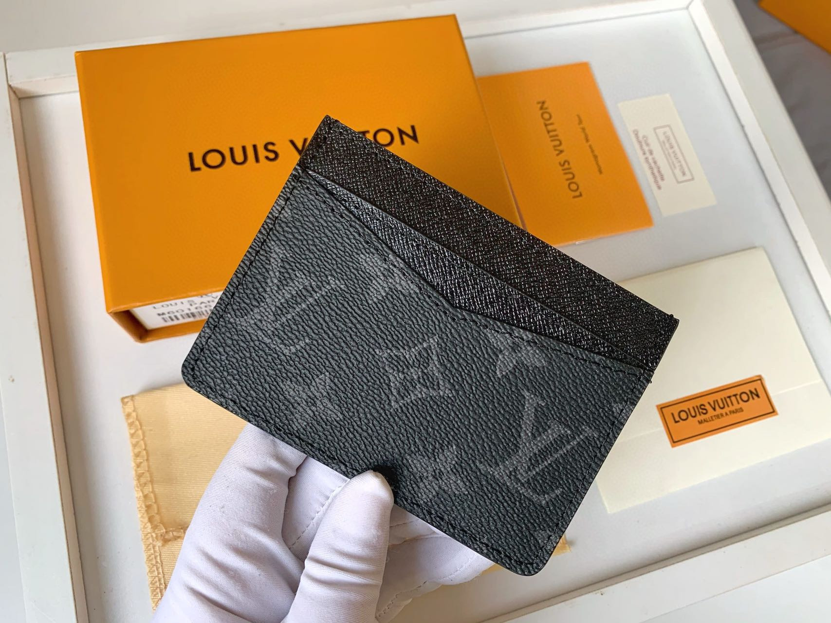 L0vis Vvtt0n LV CARD HOLDER Black 8X11CM
