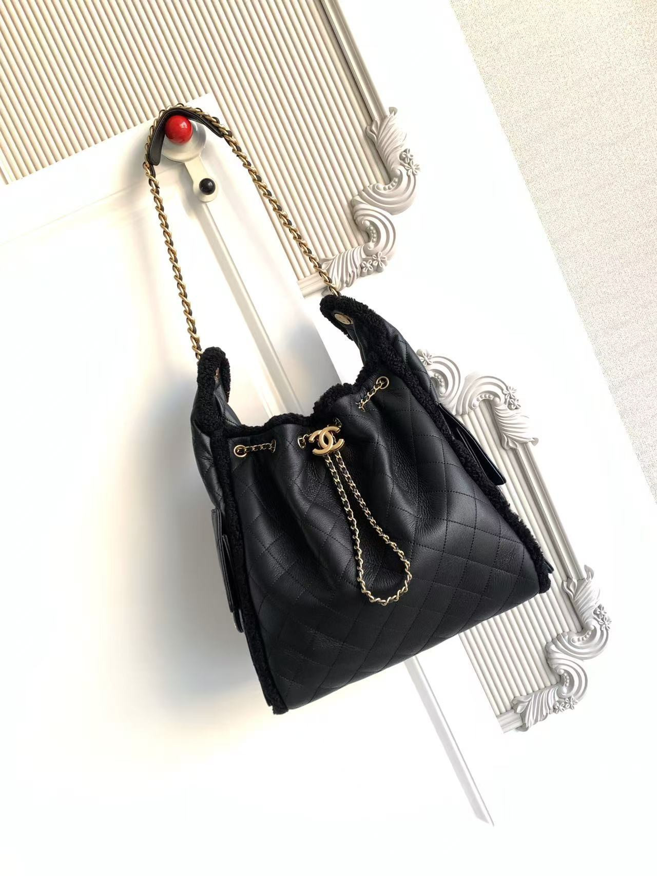 Ch**el 25c bucket bag 40x30x15cm