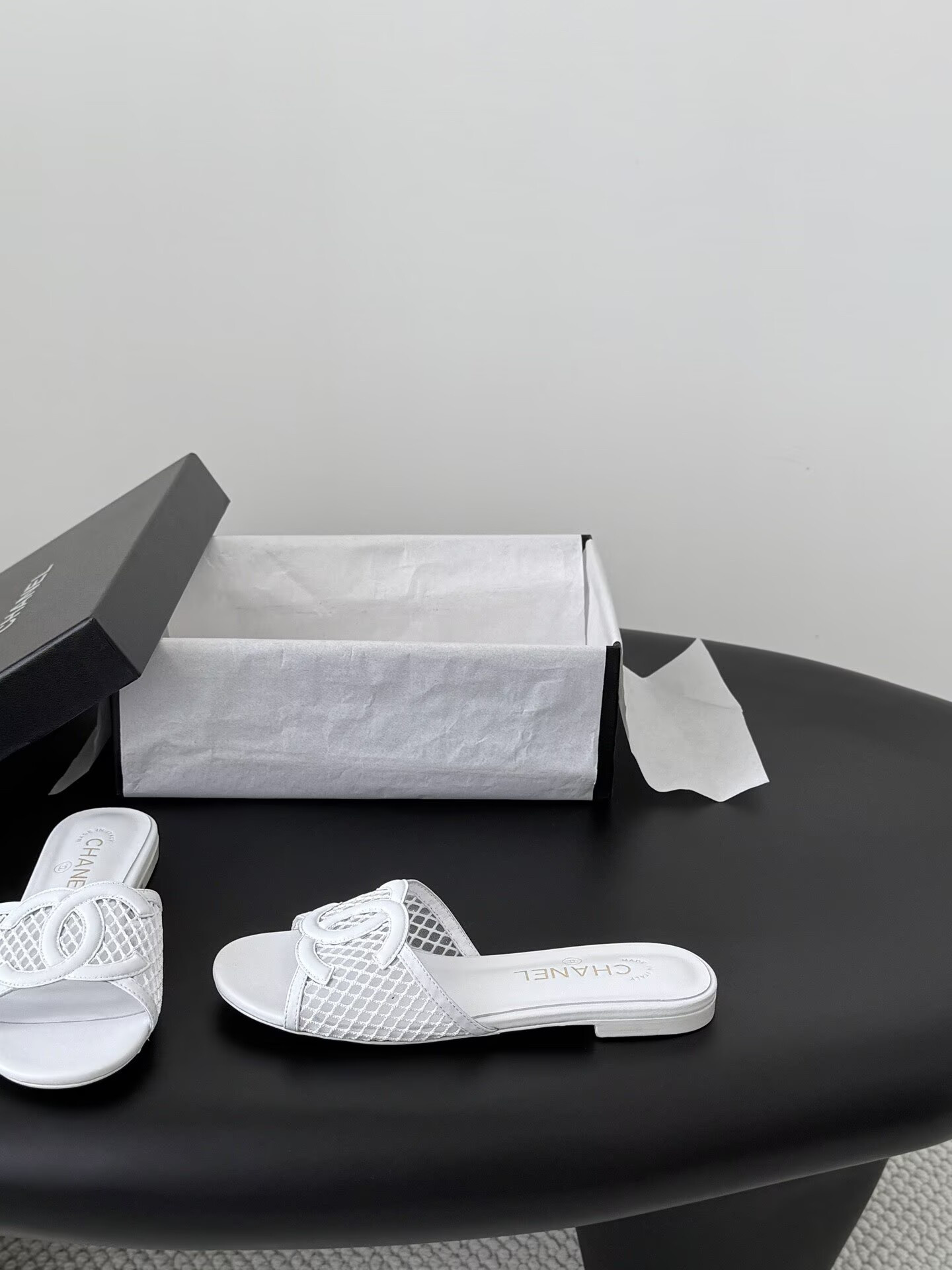 ua Ch**el sandals
