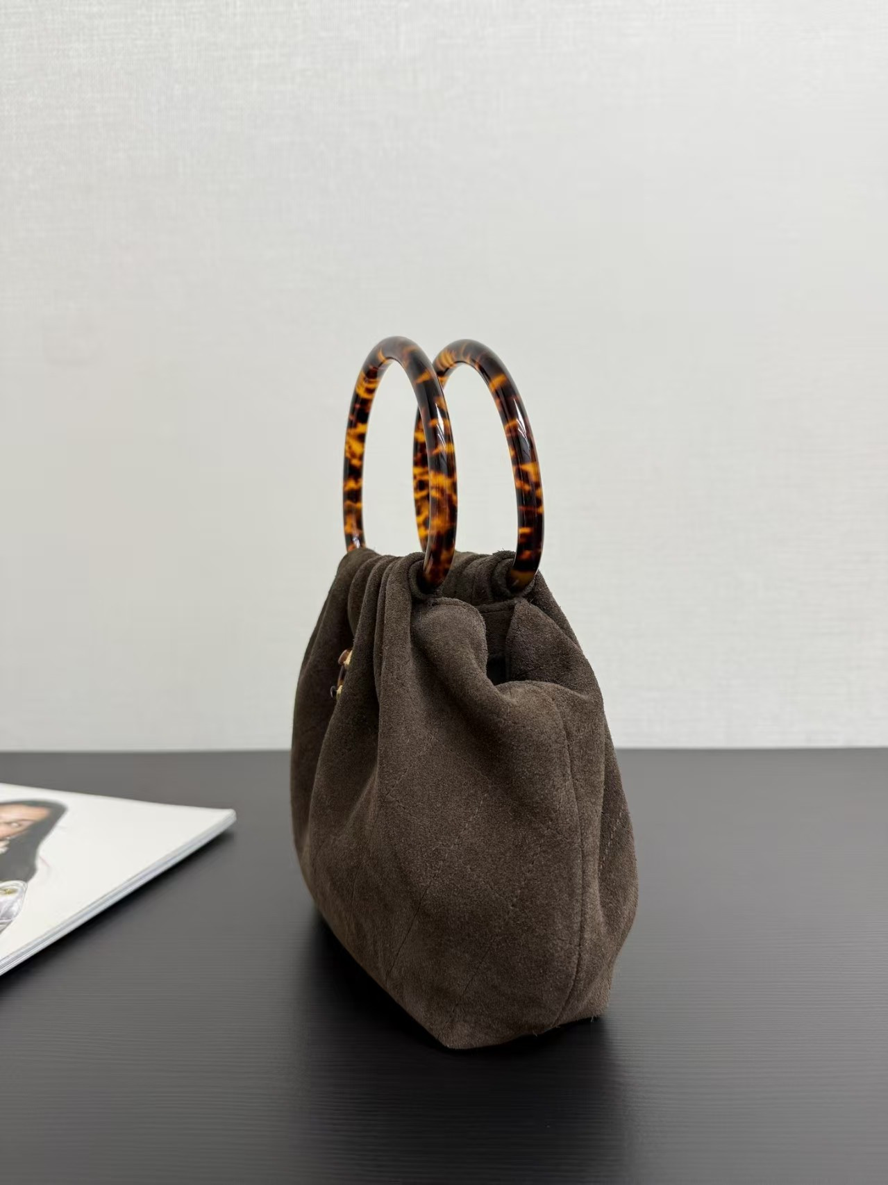 Ch**el pouch 16x26(included handle height)x4.5cm