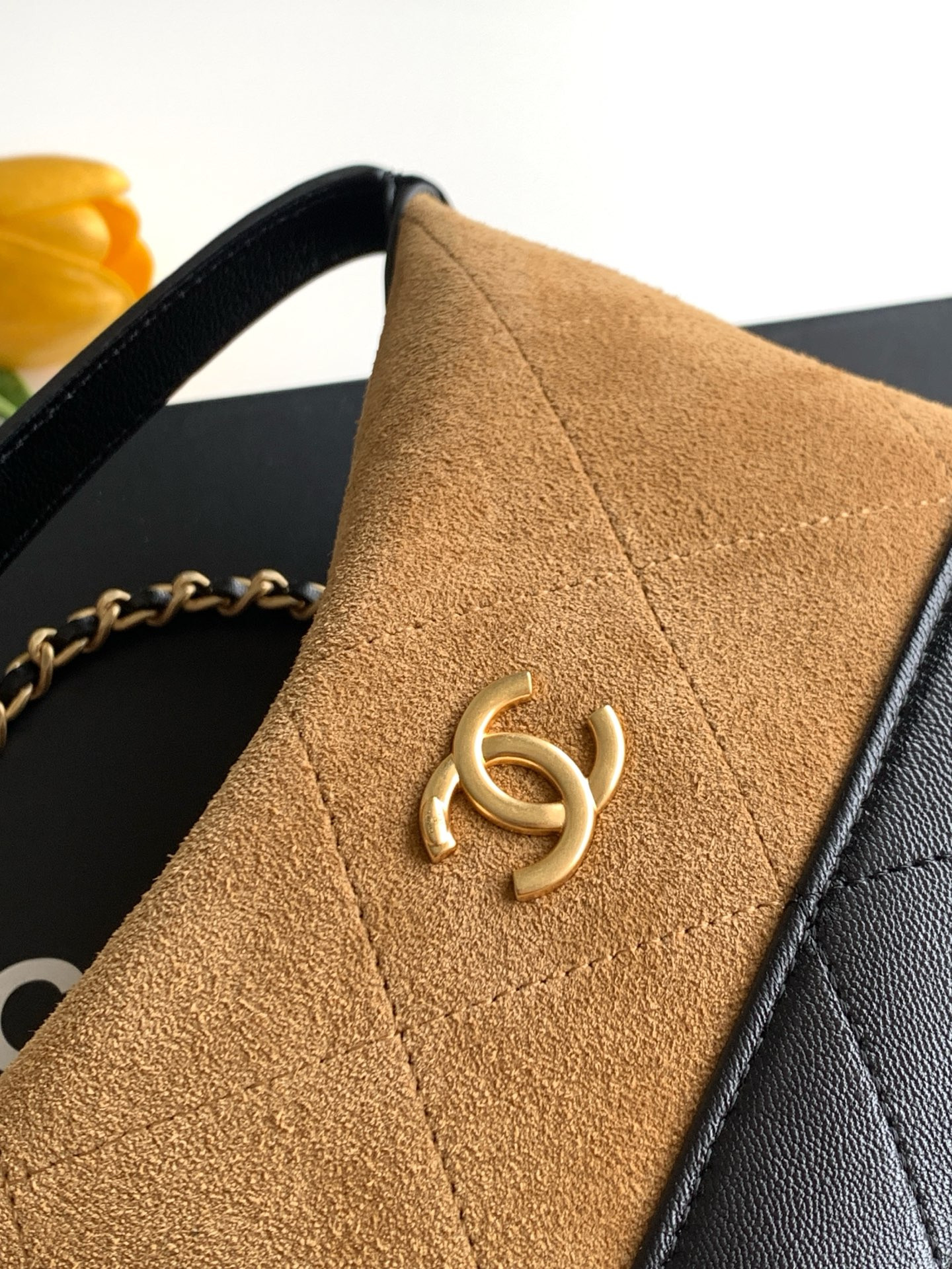 Ch**el clutch with chain ap5187 21x19x7cm