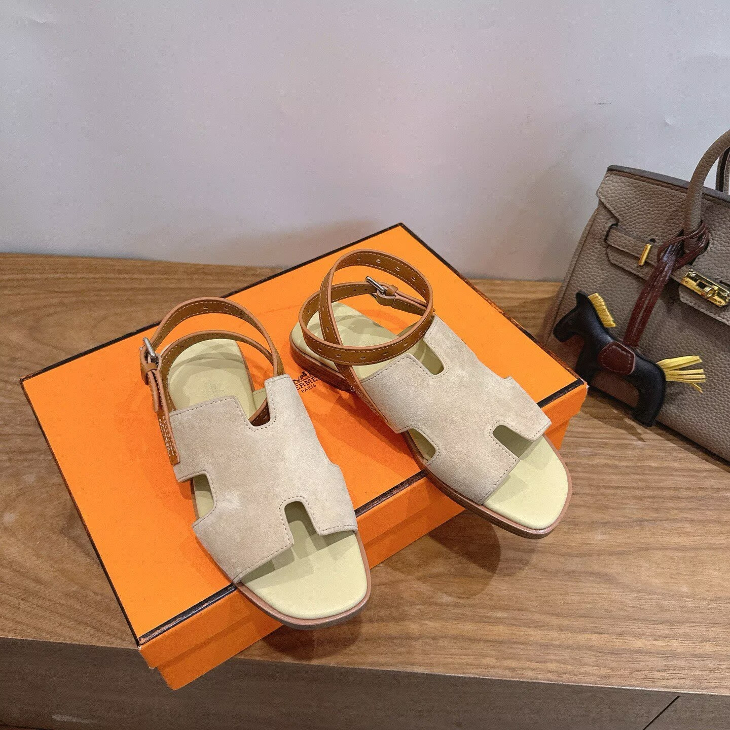 ua H**me5 maya sandal