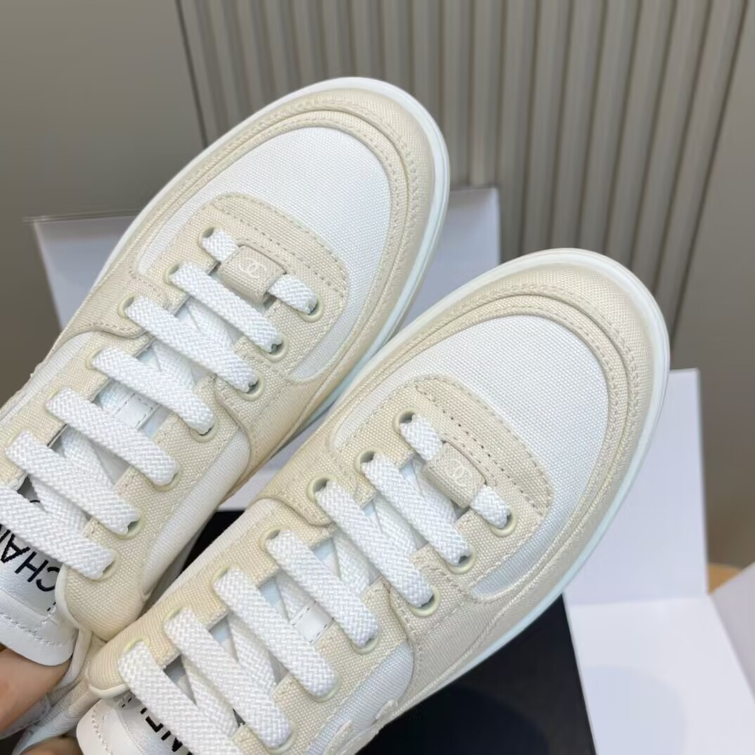 UA Ch**el SNEAKER