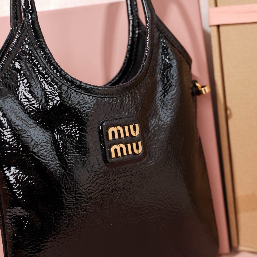 M1v M1v ivy leather handbag 20x 24 cm