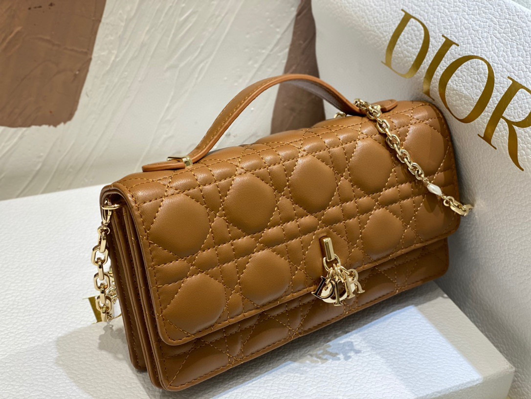 MISS D10r MINI HANDBAG 21 x 11.5 x 4.5 cm
